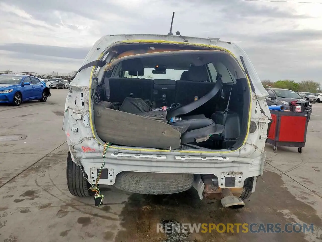 6 Photograph of a damaged car 5XYPG4A34LG647476 KIA SORENTO 2020