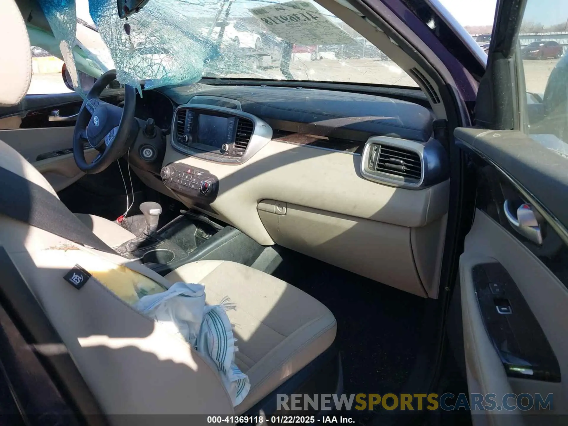5 Photograph of a damaged car 5XYPG4A34LG651060 KIA SORENTO 2020