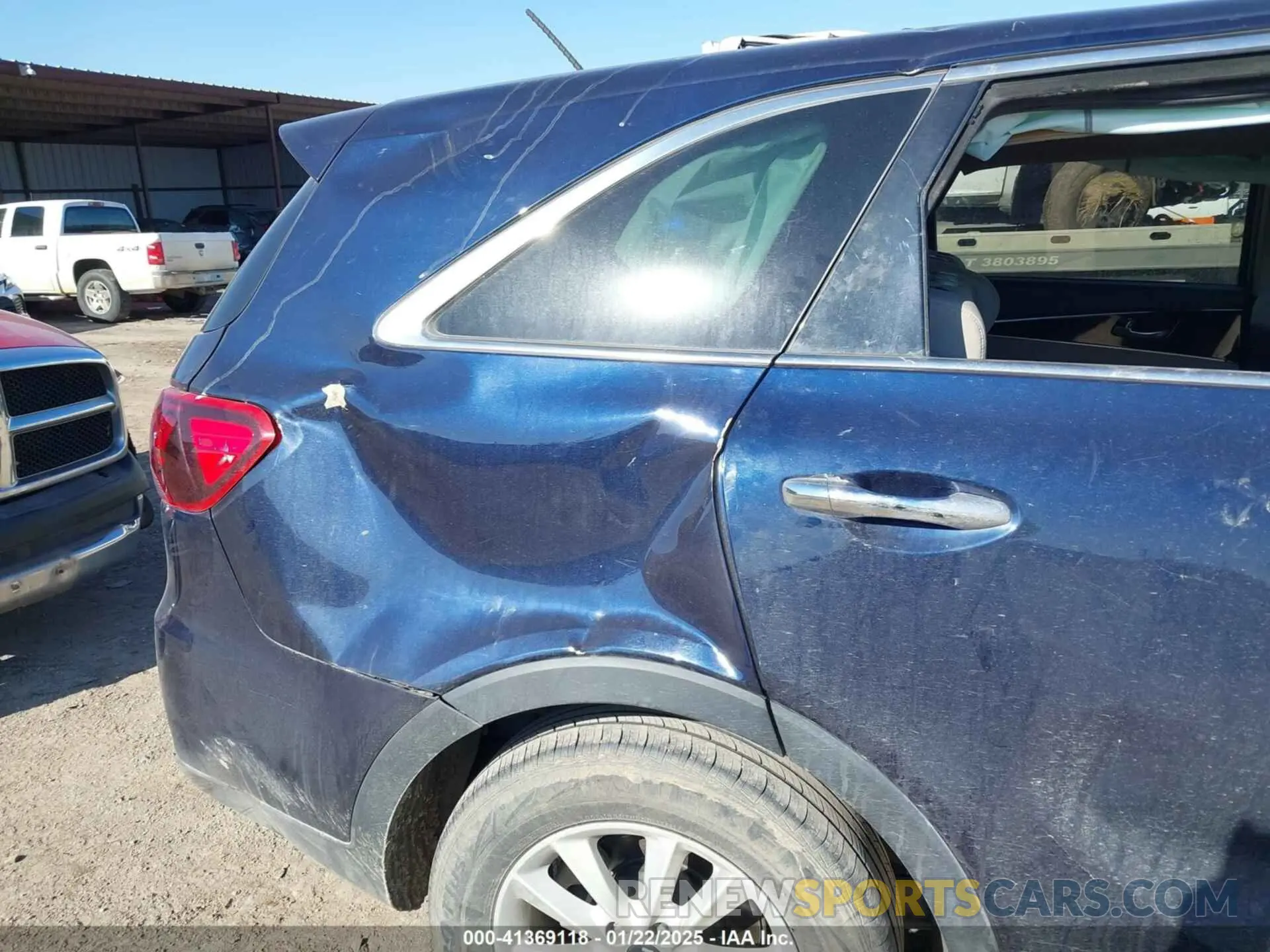 6 Photograph of a damaged car 5XYPG4A34LG651060 KIA SORENTO 2020