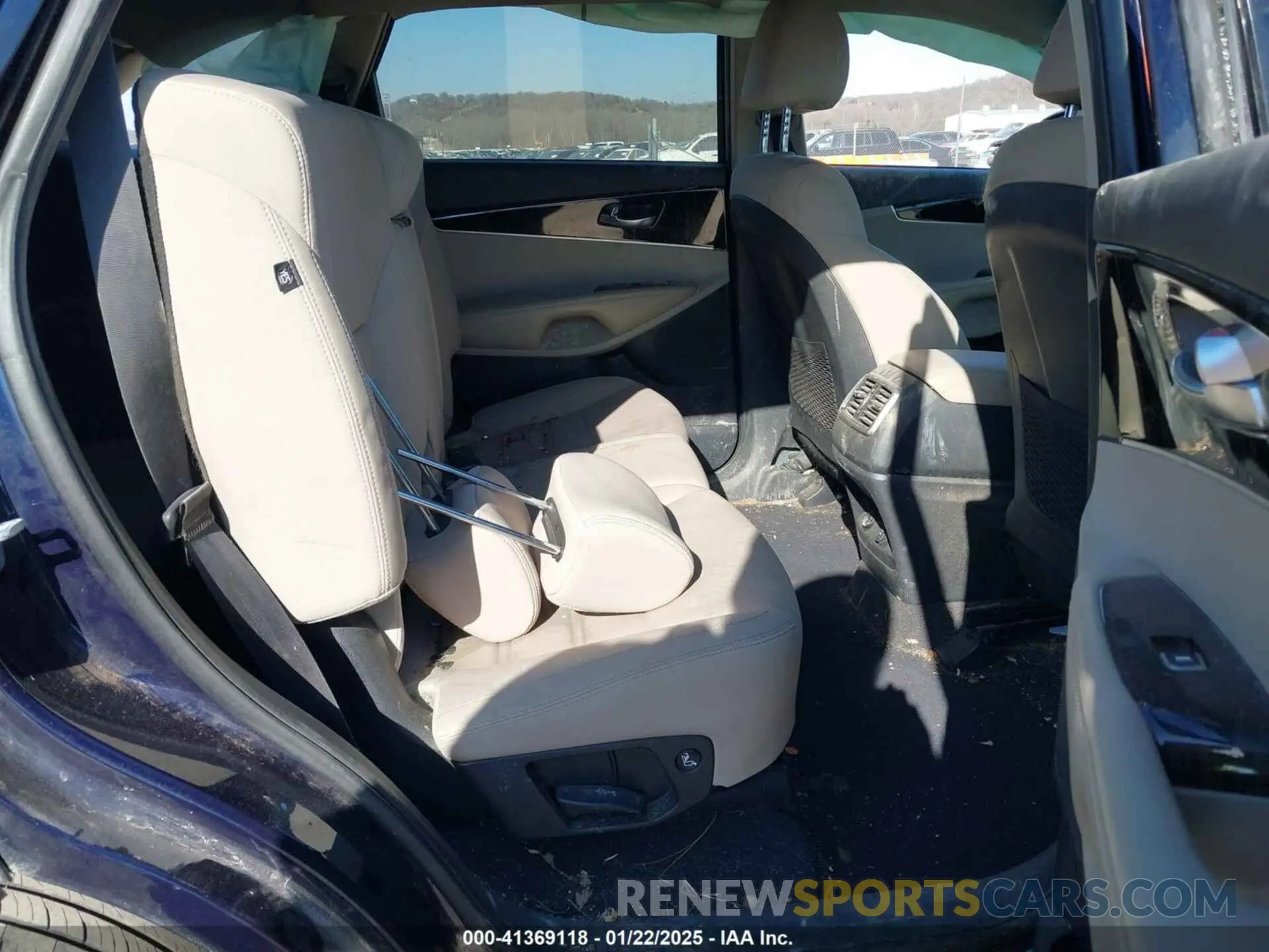 8 Photograph of a damaged car 5XYPG4A34LG651060 KIA SORENTO 2020