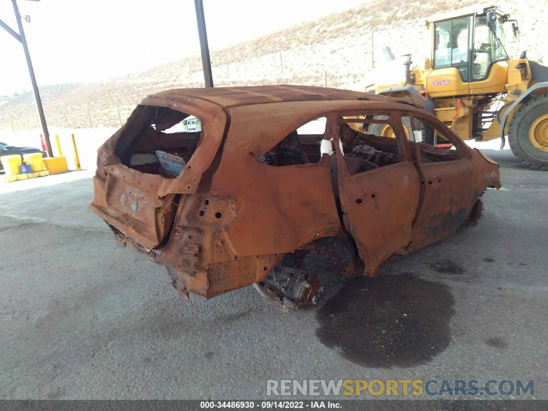 4 Photograph of a damaged car 5XYPG4A34LG670711 KIA SORENTO 2020