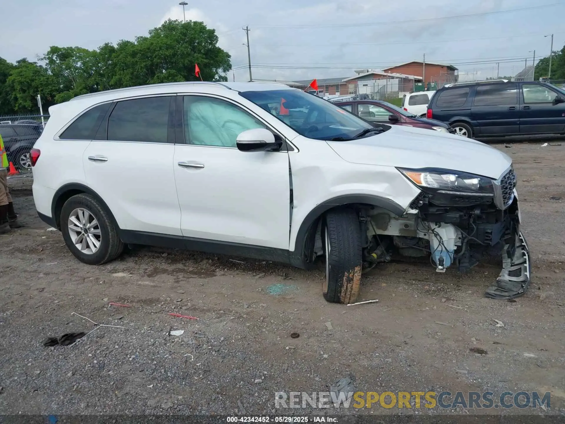 13 Photograph of a damaged car 5XYPG4A35LG635546 KIA SORENTO 2020