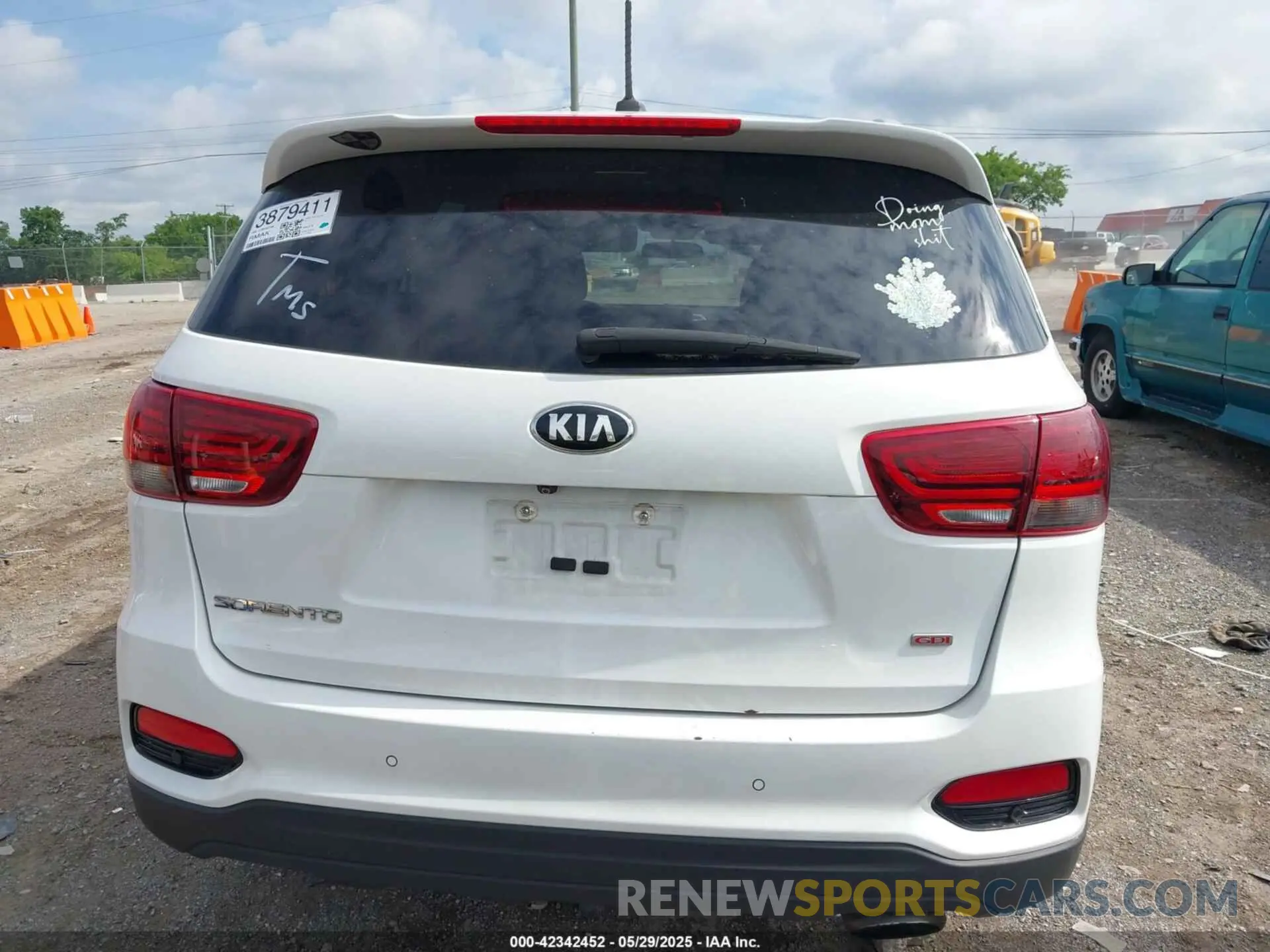 16 Photograph of a damaged car 5XYPG4A35LG635546 KIA SORENTO 2020