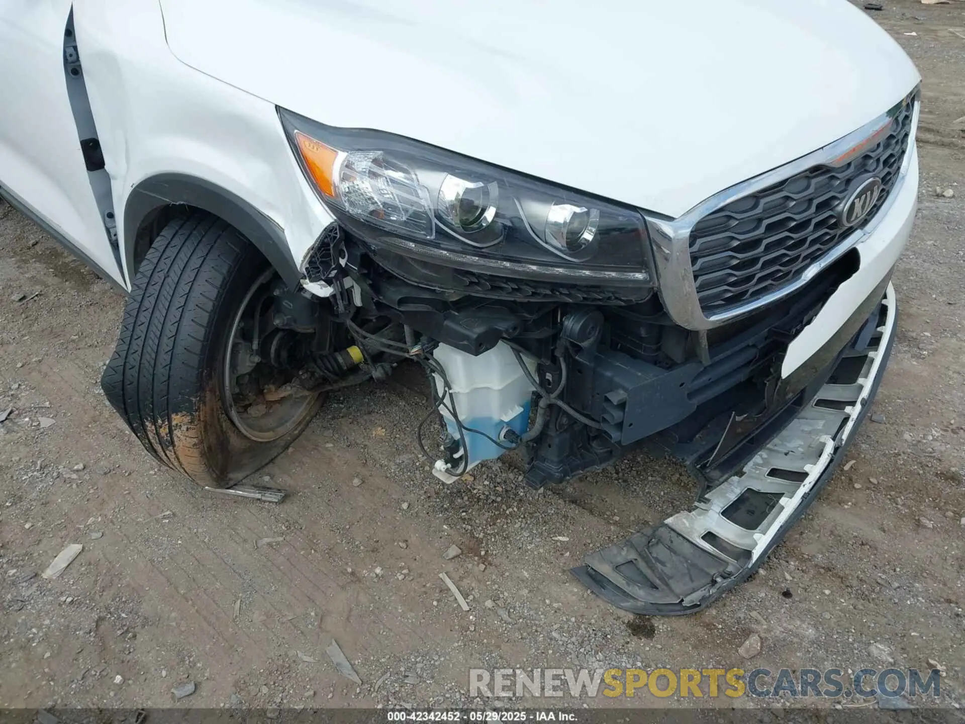 6 Photograph of a damaged car 5XYPG4A35LG635546 KIA SORENTO 2020