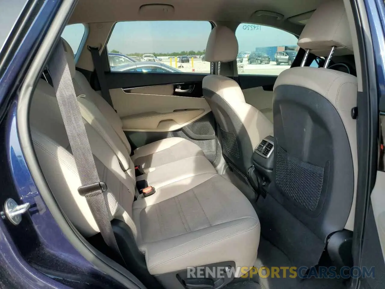11 Photograph of a damaged car 5XYPG4A35LG637703 KIA SORENTO 2020