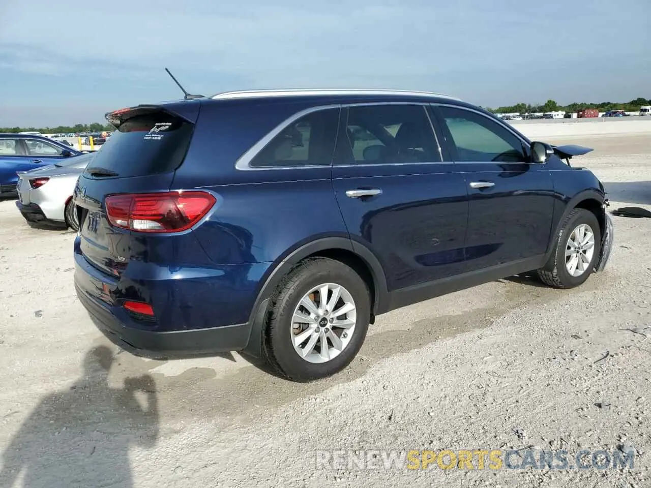 3 Photograph of a damaged car 5XYPG4A35LG637703 KIA SORENTO 2020