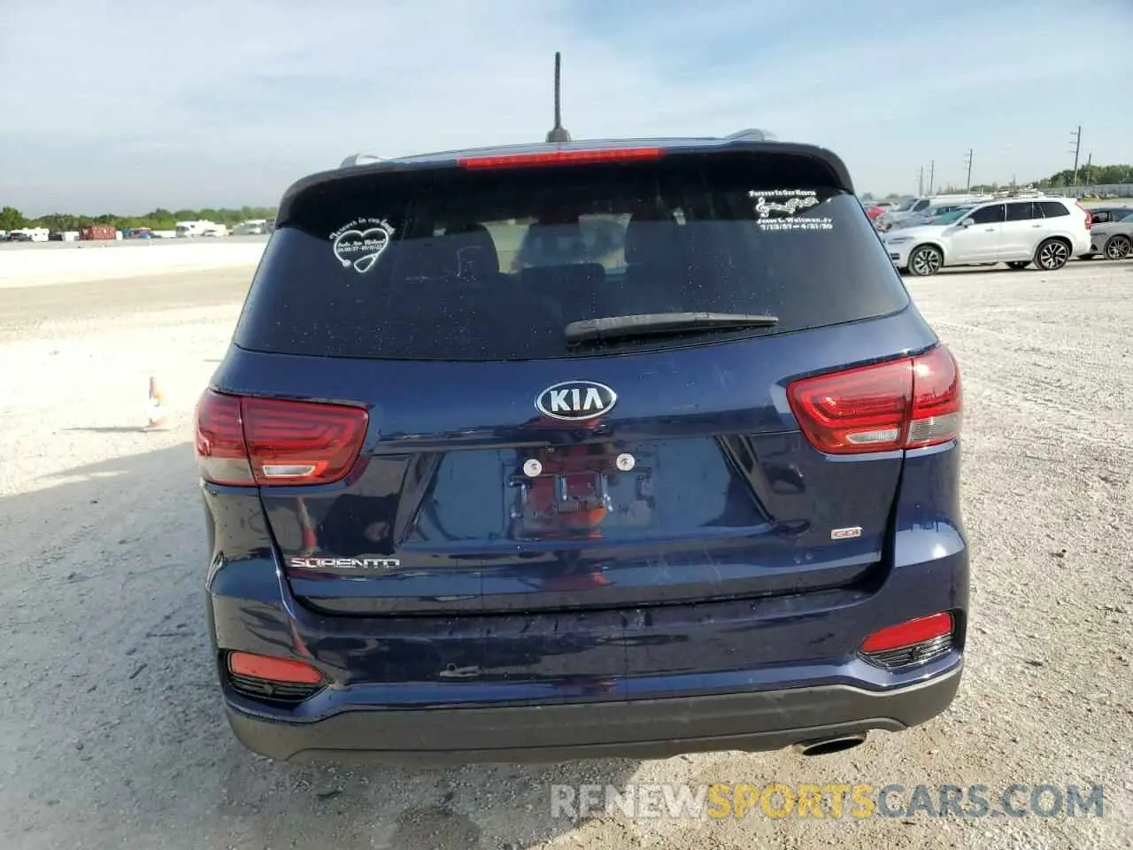 6 Photograph of a damaged car 5XYPG4A35LG637703 KIA SORENTO 2020