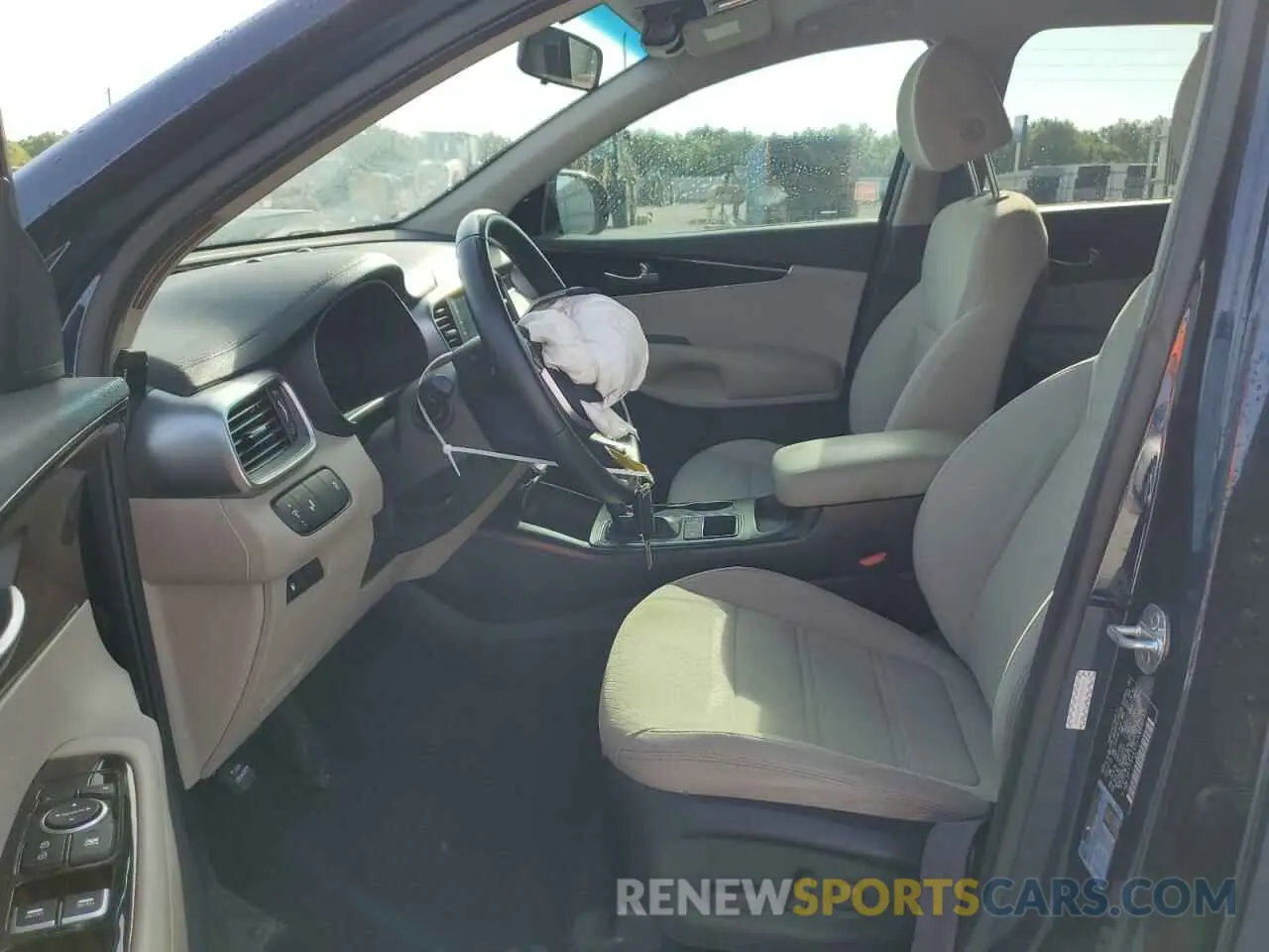 7 Photograph of a damaged car 5XYPG4A35LG637703 KIA SORENTO 2020