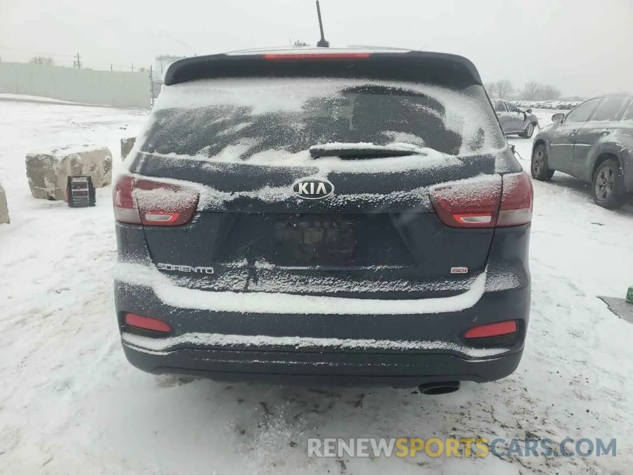 6 Photograph of a damaged car 5XYPG4A35LG693639 KIA SORENTO 2020