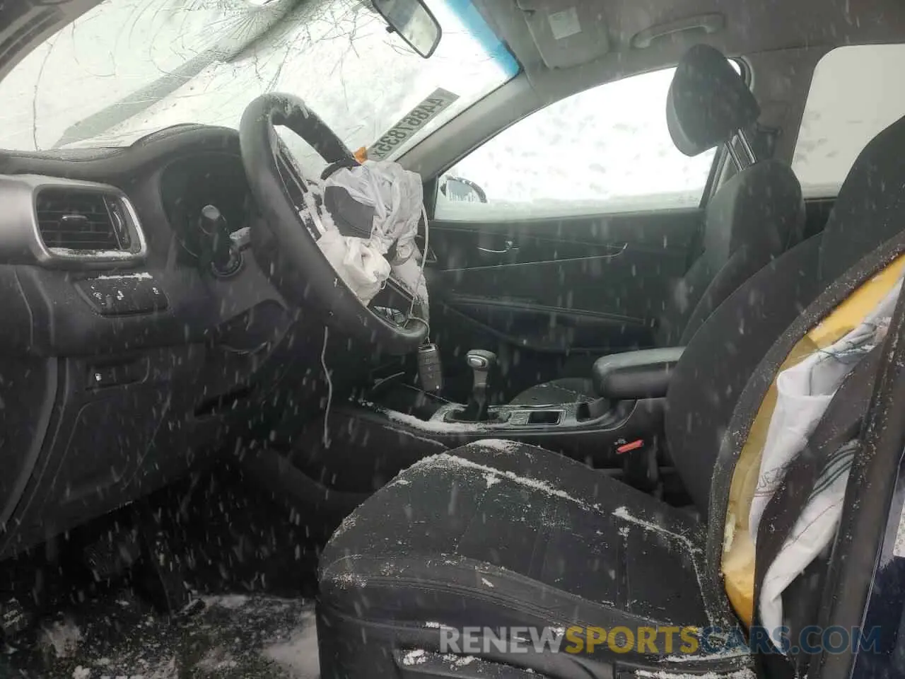 7 Photograph of a damaged car 5XYPG4A35LG693639 KIA SORENTO 2020