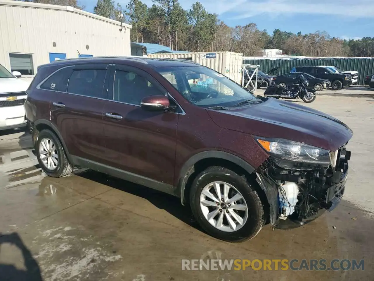 4 Photograph of a damaged car 5XYPG4A36LG633725 KIA SORENTO 2020