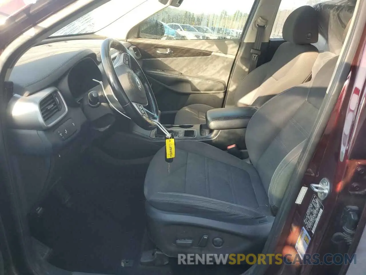 7 Photograph of a damaged car 5XYPG4A36LG633725 KIA SORENTO 2020