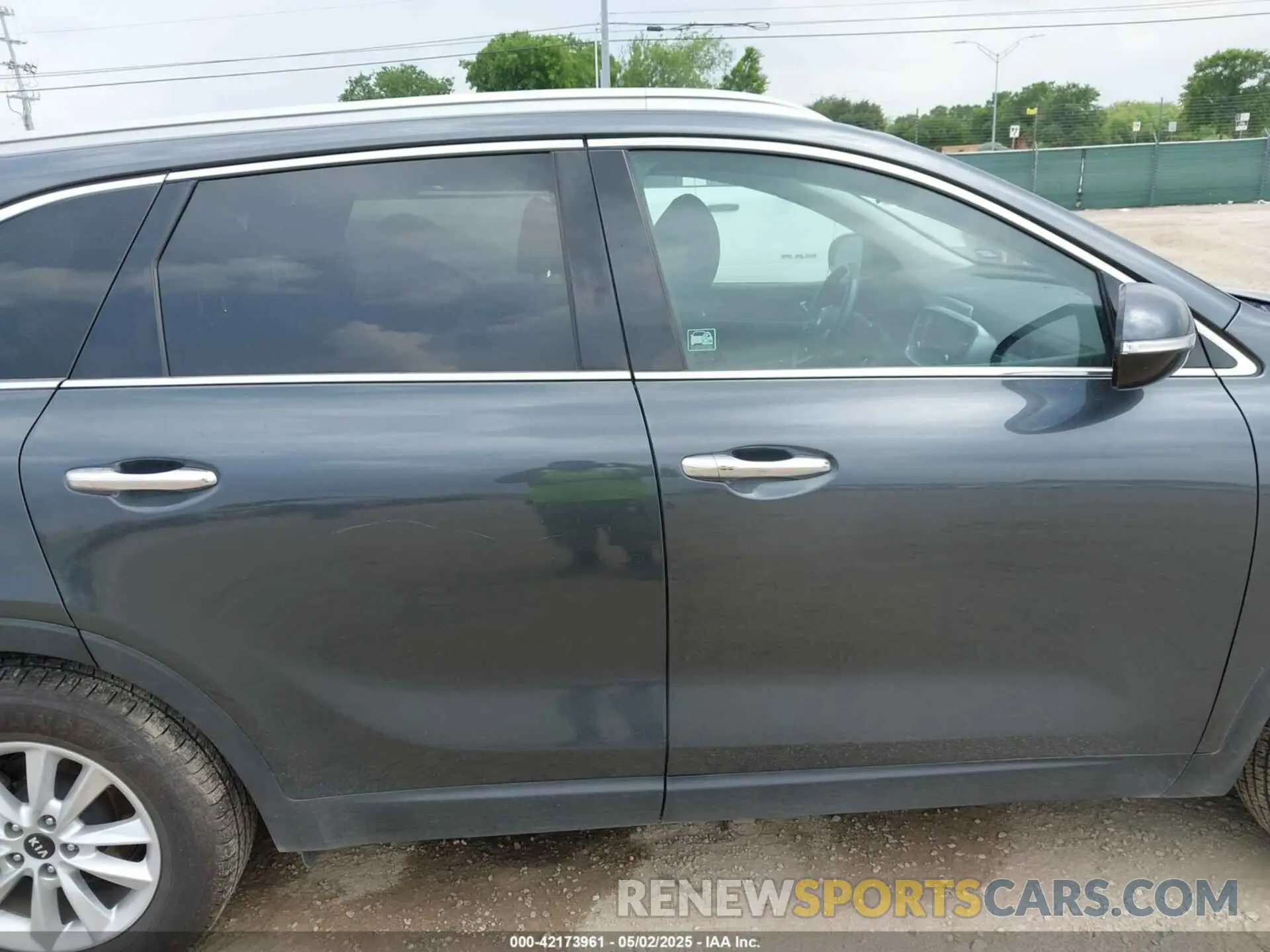 13 Photograph of a damaged car 5XYPG4A36LG682603 KIA SORENTO 2020