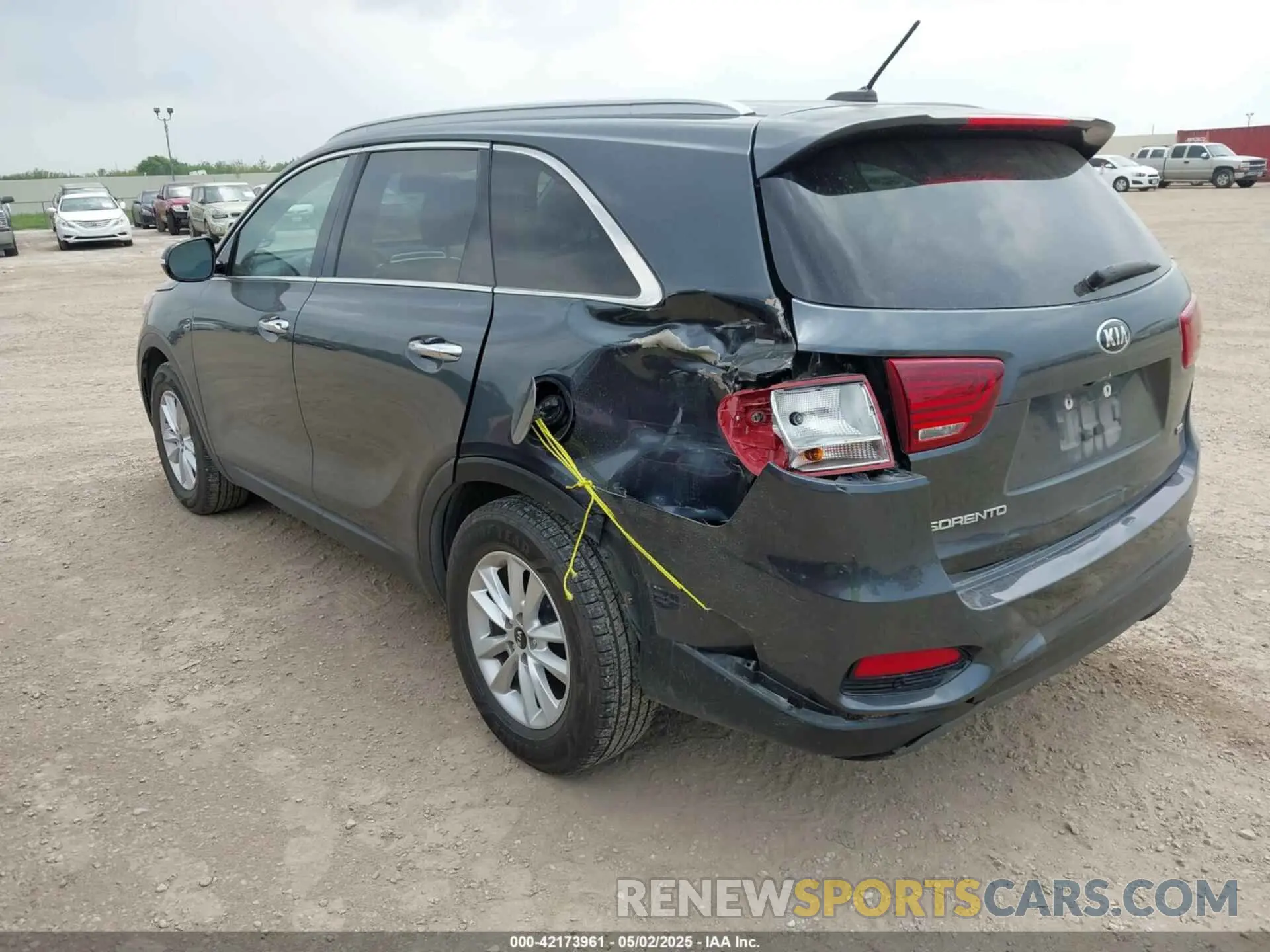 3 Photograph of a damaged car 5XYPG4A36LG682603 KIA SORENTO 2020