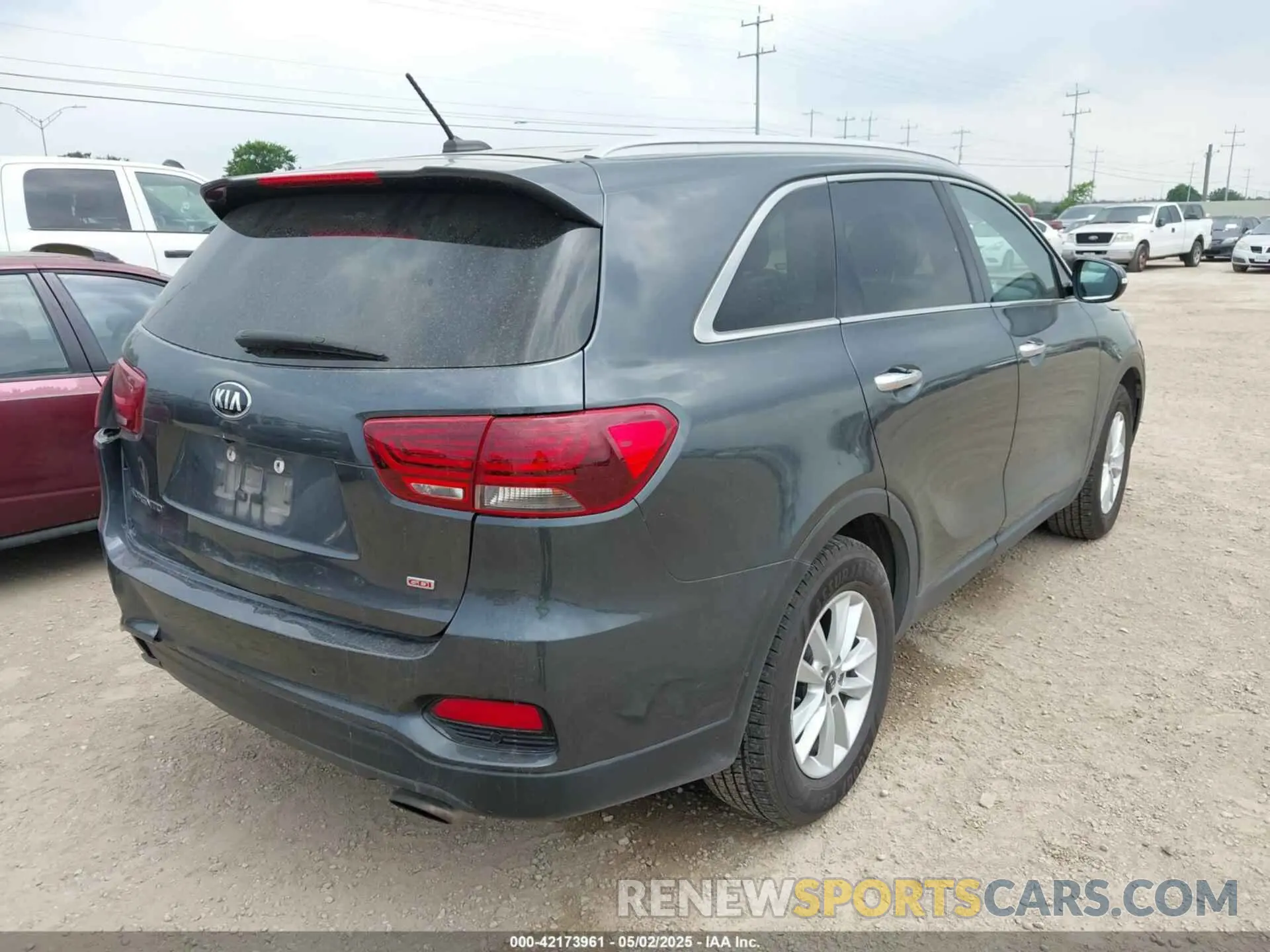 4 Photograph of a damaged car 5XYPG4A36LG682603 KIA SORENTO 2020