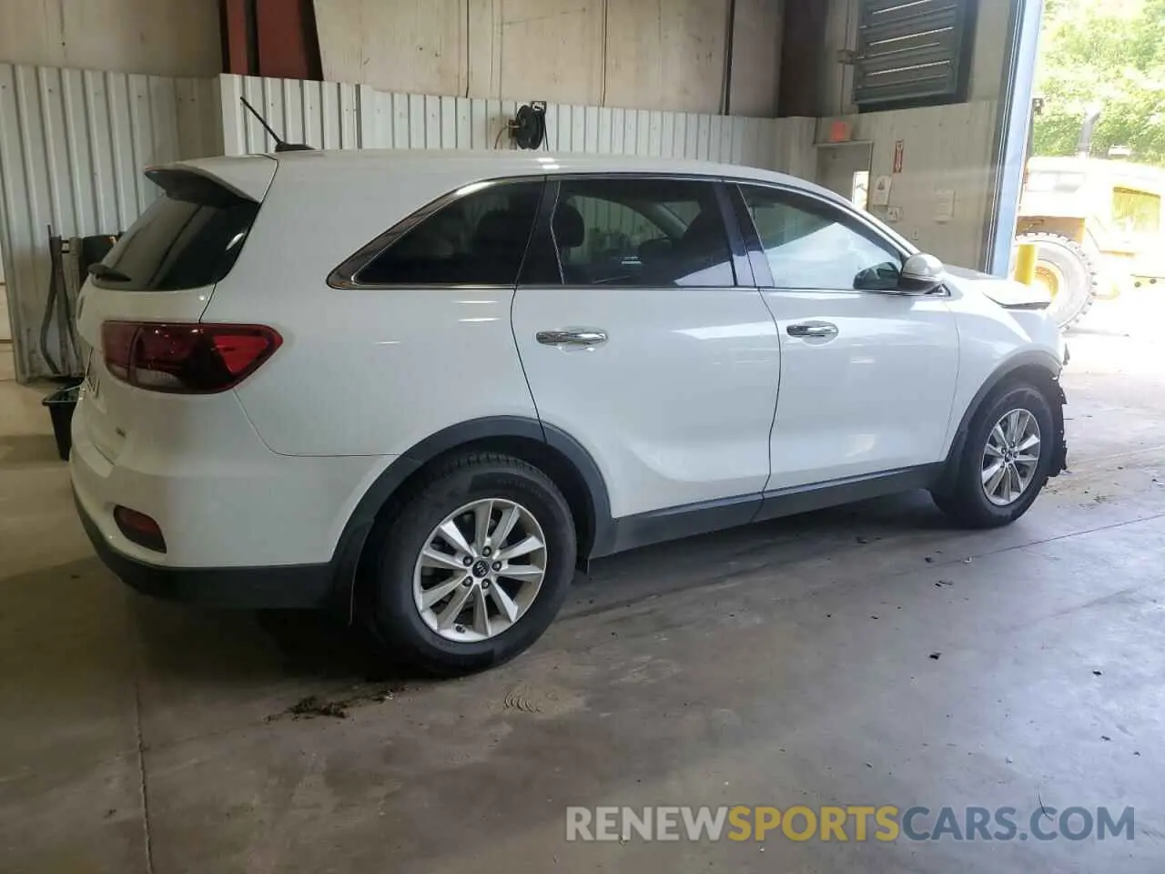 3 Photograph of a damaged car 5XYPG4A36LG697151 KIA SORENTO 2020