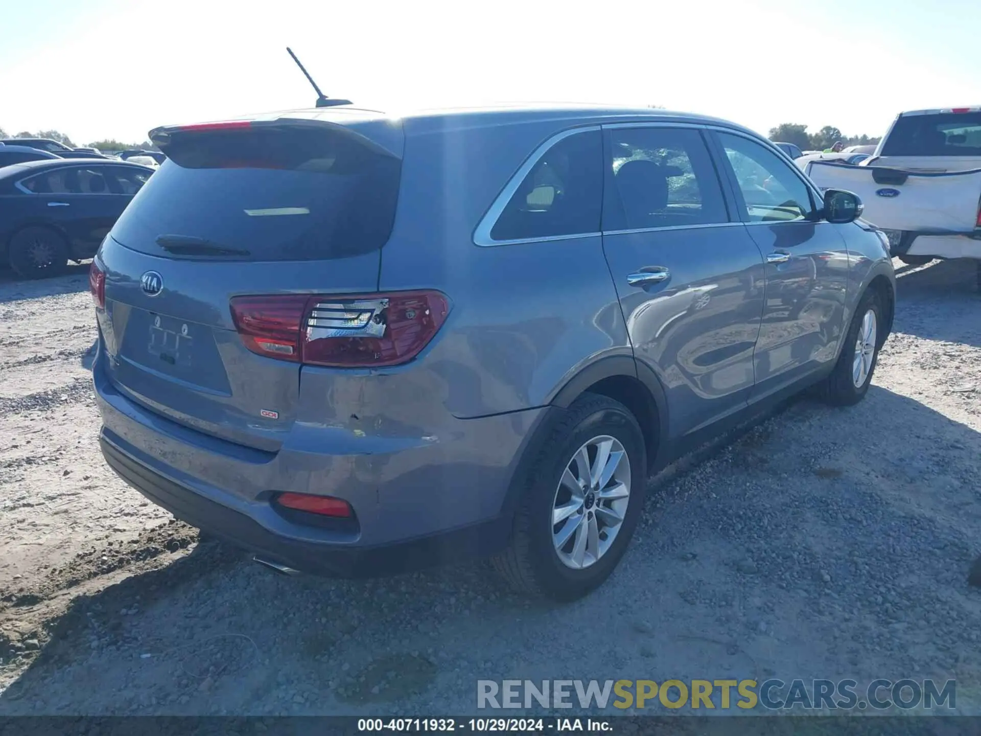 4 Photograph of a damaged car 5XYPG4A36LG698767 KIA SORENTO 2020