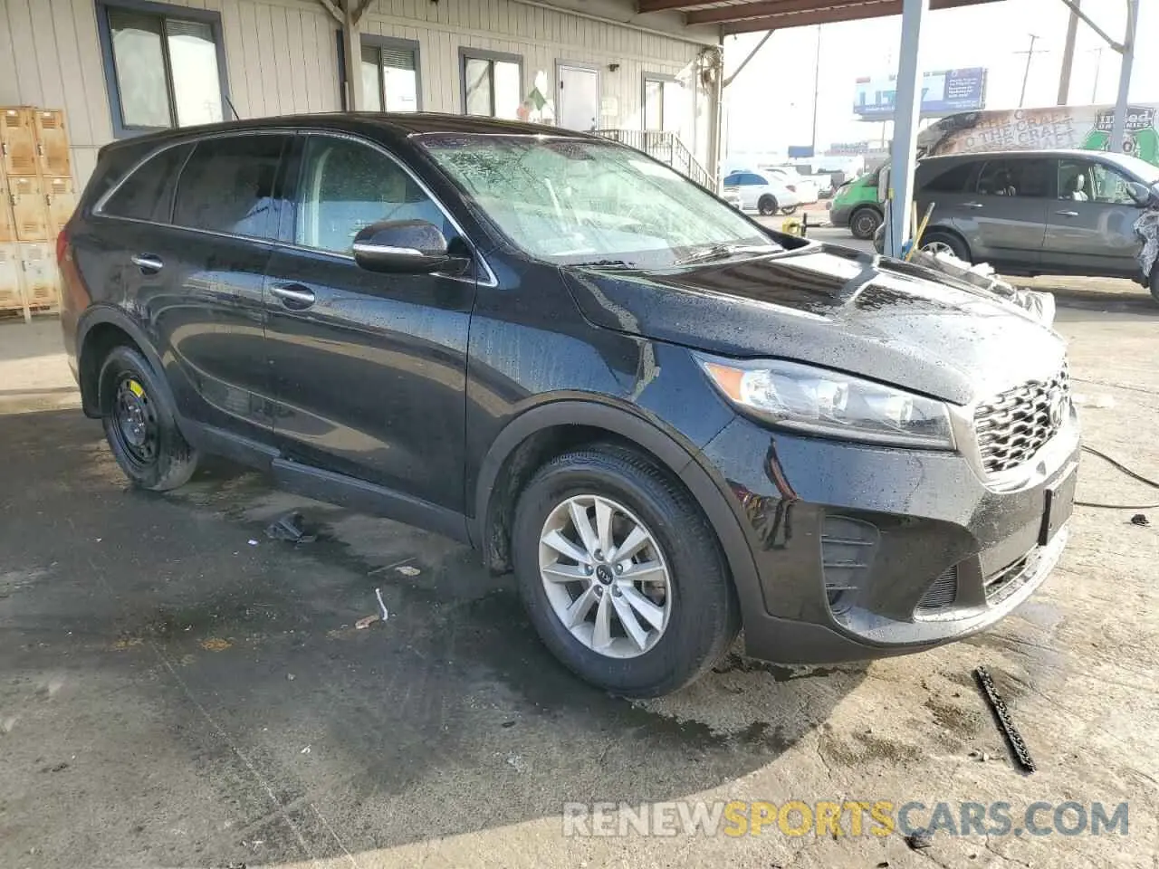 4 Photograph of a damaged car 5XYPG4A36LG707516 KIA SORENTO 2020