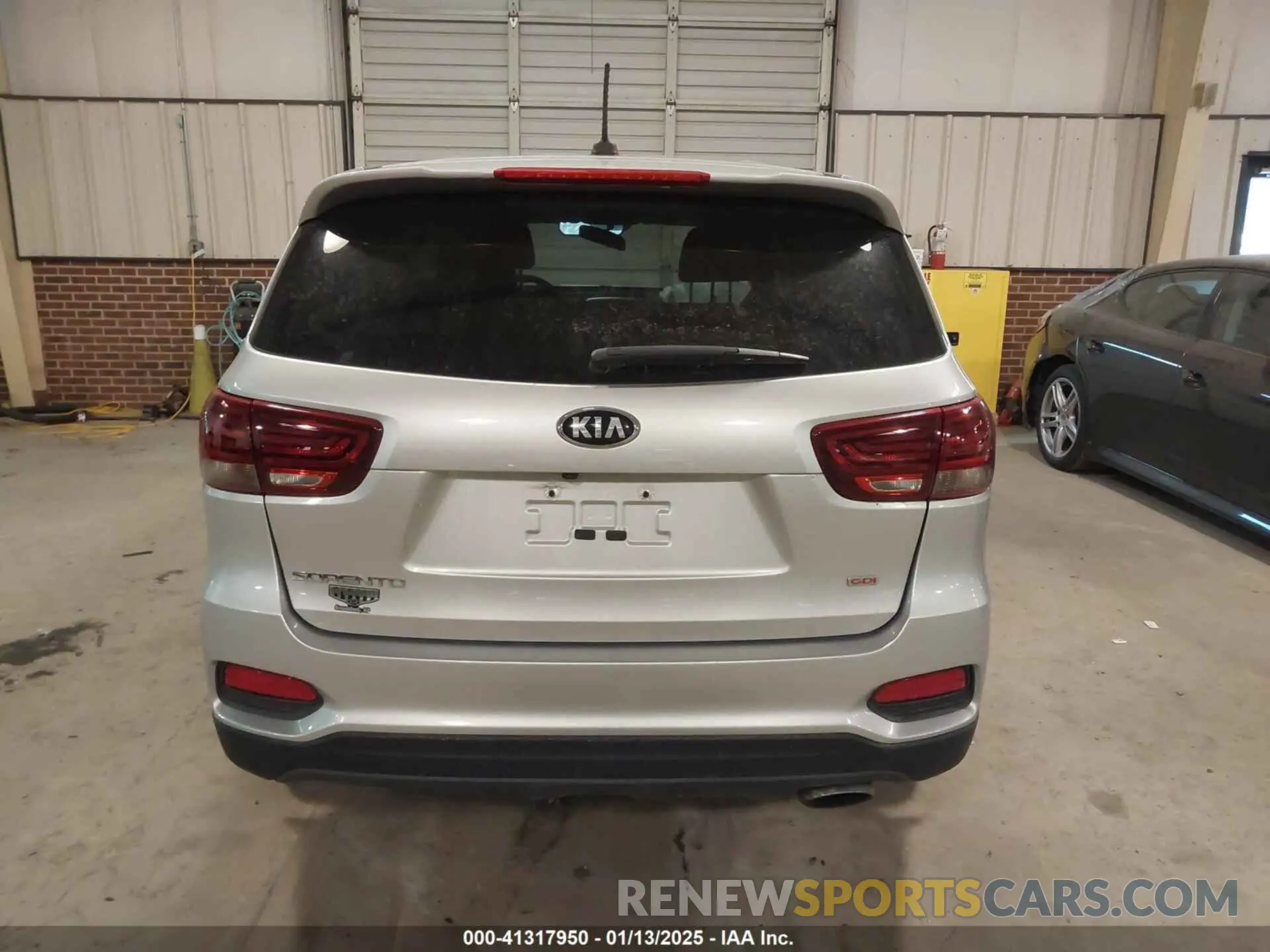 16 Photograph of a damaged car 5XYPG4A37LG652560 KIA SORENTO 2020