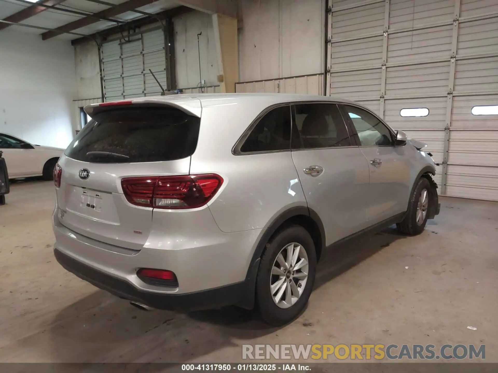 4 Photograph of a damaged car 5XYPG4A37LG652560 KIA SORENTO 2020