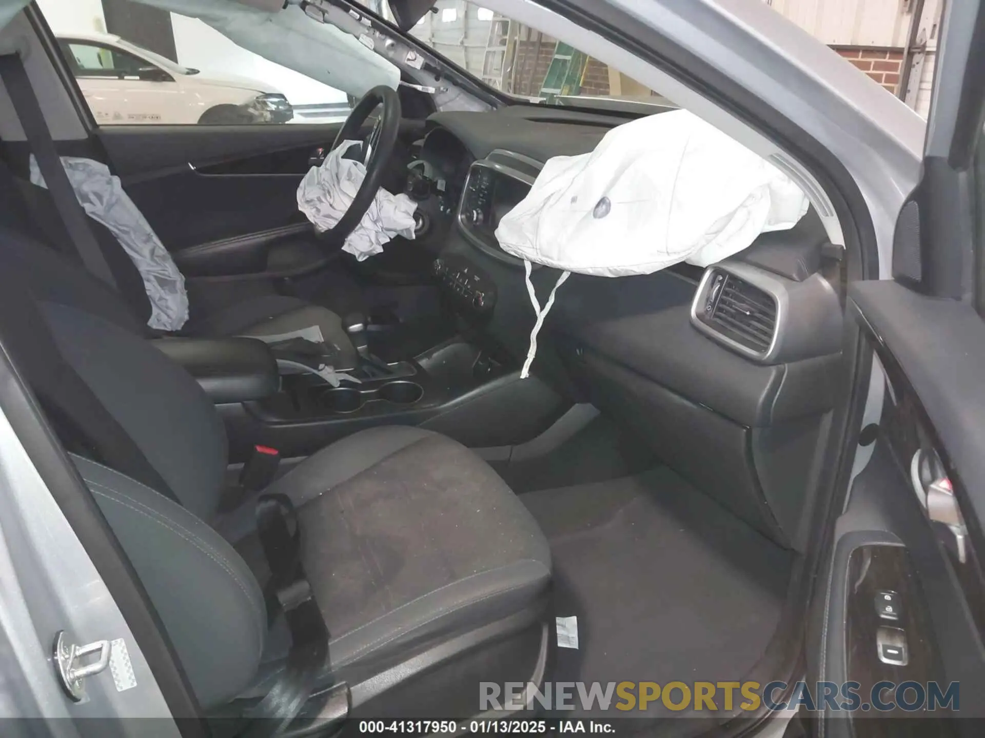 5 Photograph of a damaged car 5XYPG4A37LG652560 KIA SORENTO 2020