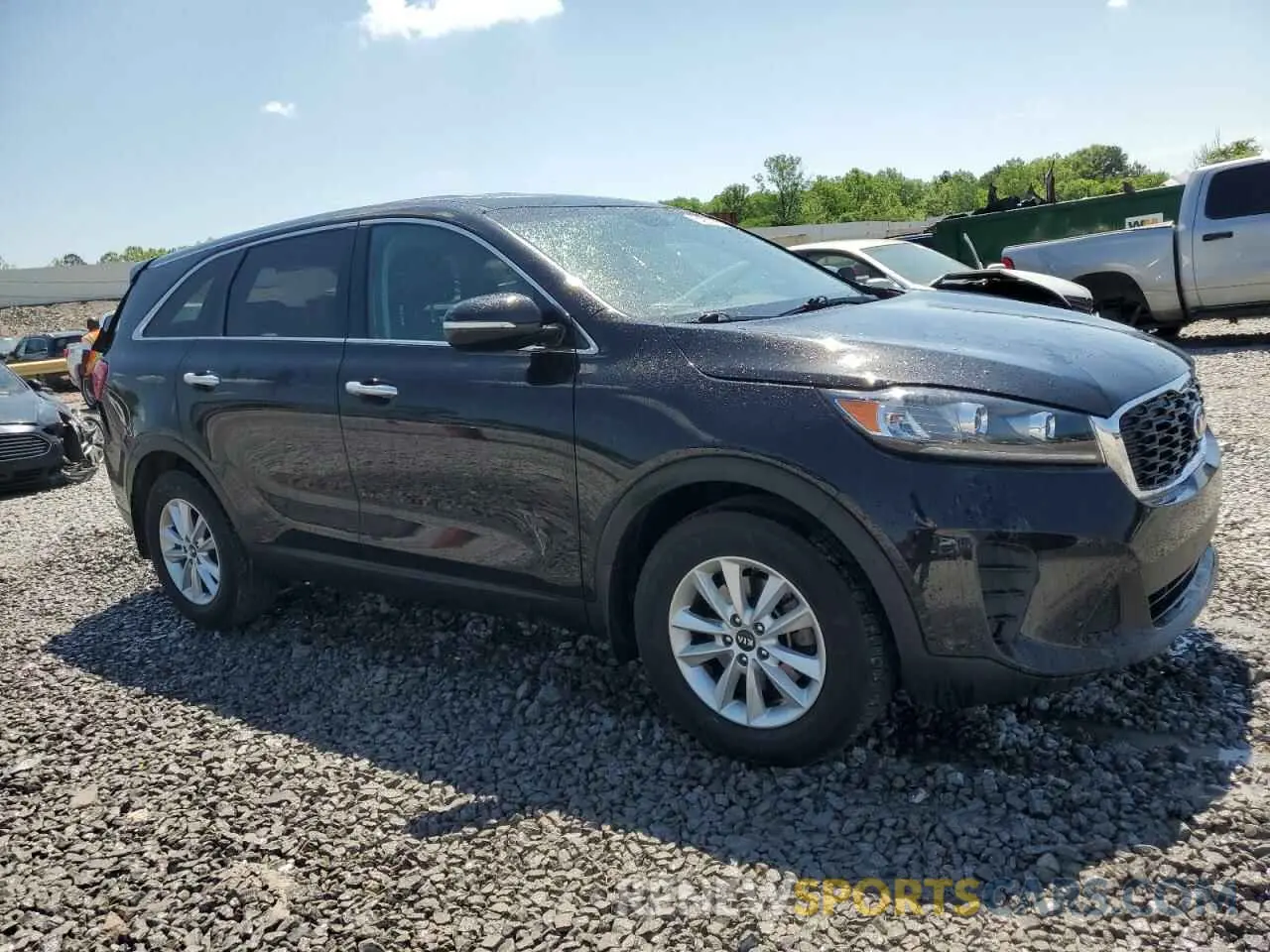 4 Photograph of a damaged car 5XYPG4A37LG659668 KIA SORENTO 2020