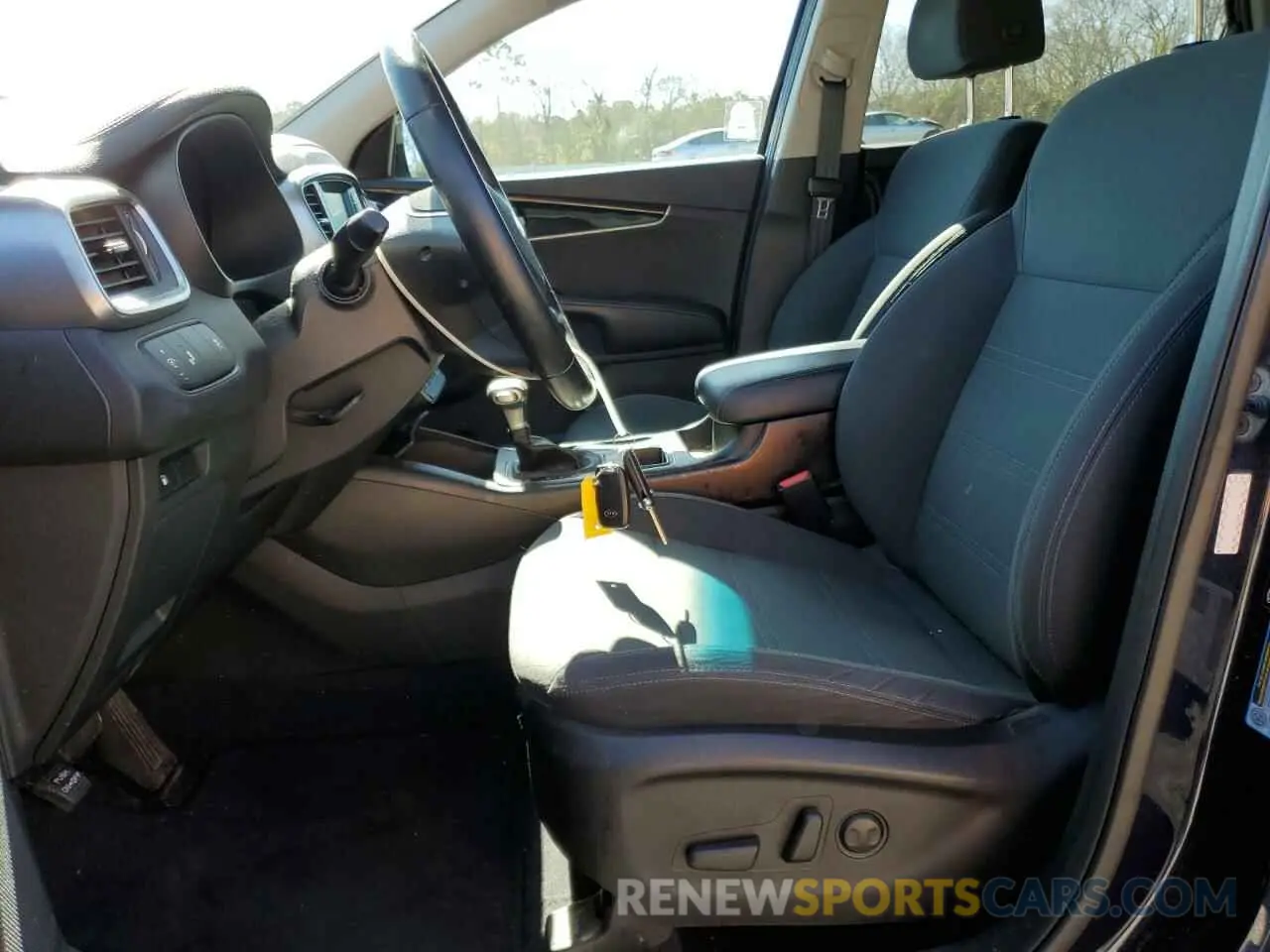 7 Photograph of a damaged car 5XYPG4A37LG671559 KIA SORENTO 2020