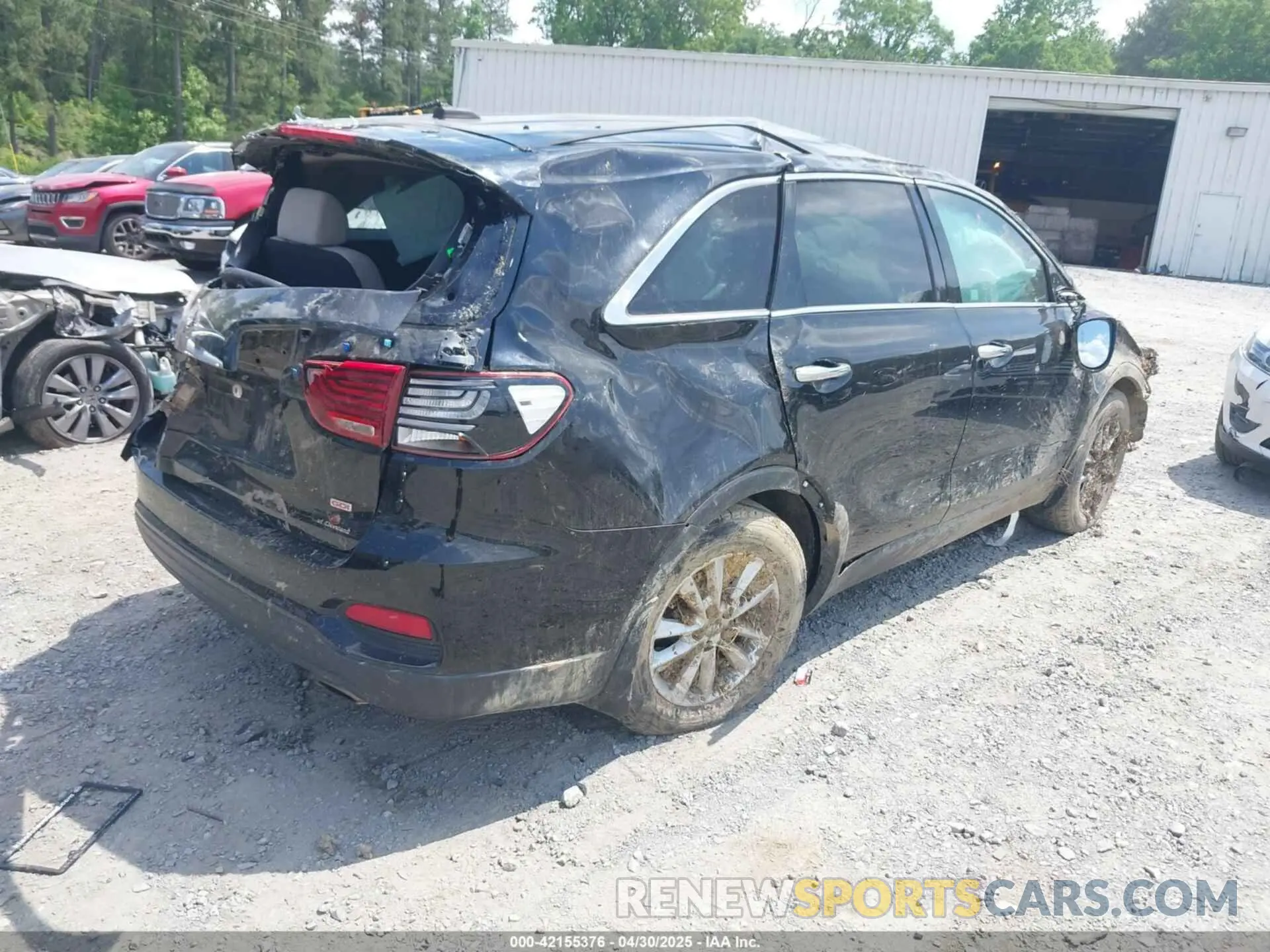 4 Photograph of a damaged car 5XYPG4A38LG625755 KIA SORENTO 2020