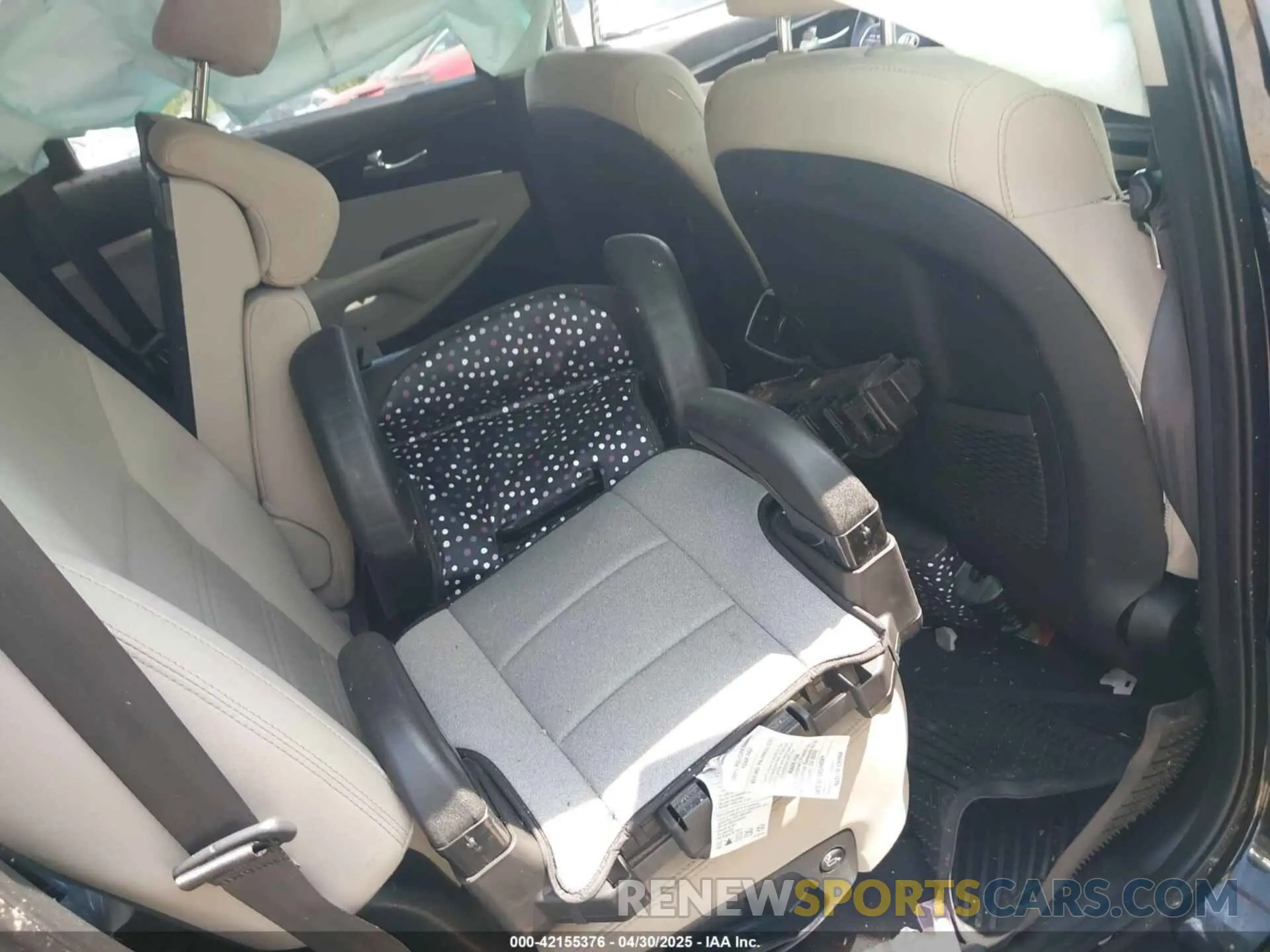 8 Photograph of a damaged car 5XYPG4A38LG625755 KIA SORENTO 2020