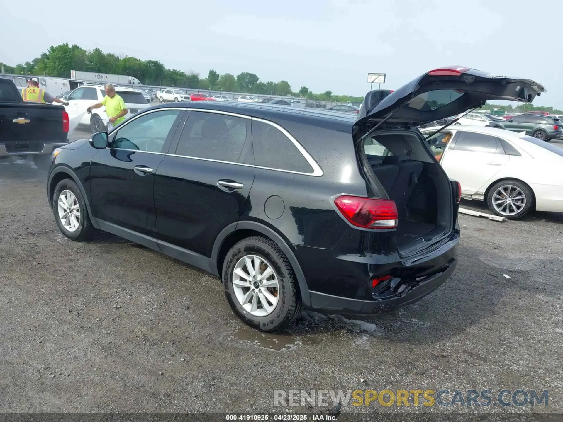 3 Photograph of a damaged car 5XYPG4A38LG656763 KIA SORENTO 2020