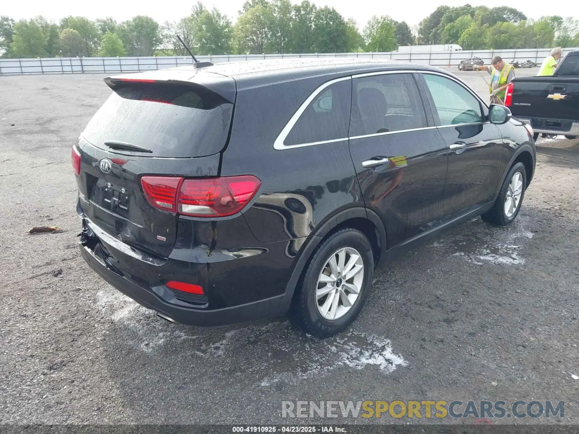4 Photograph of a damaged car 5XYPG4A38LG656763 KIA SORENTO 2020