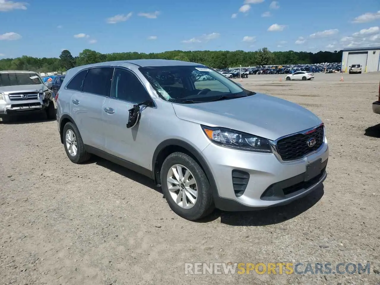 4 Photograph of a damaged car 5XYPG4A38LG687673 KIA SORENTO 2020