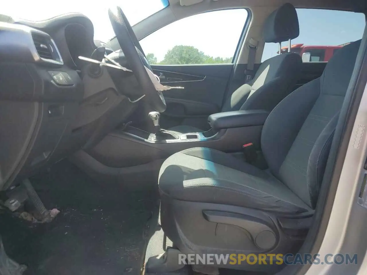 7 Photograph of a damaged car 5XYPG4A38LG687673 KIA SORENTO 2020