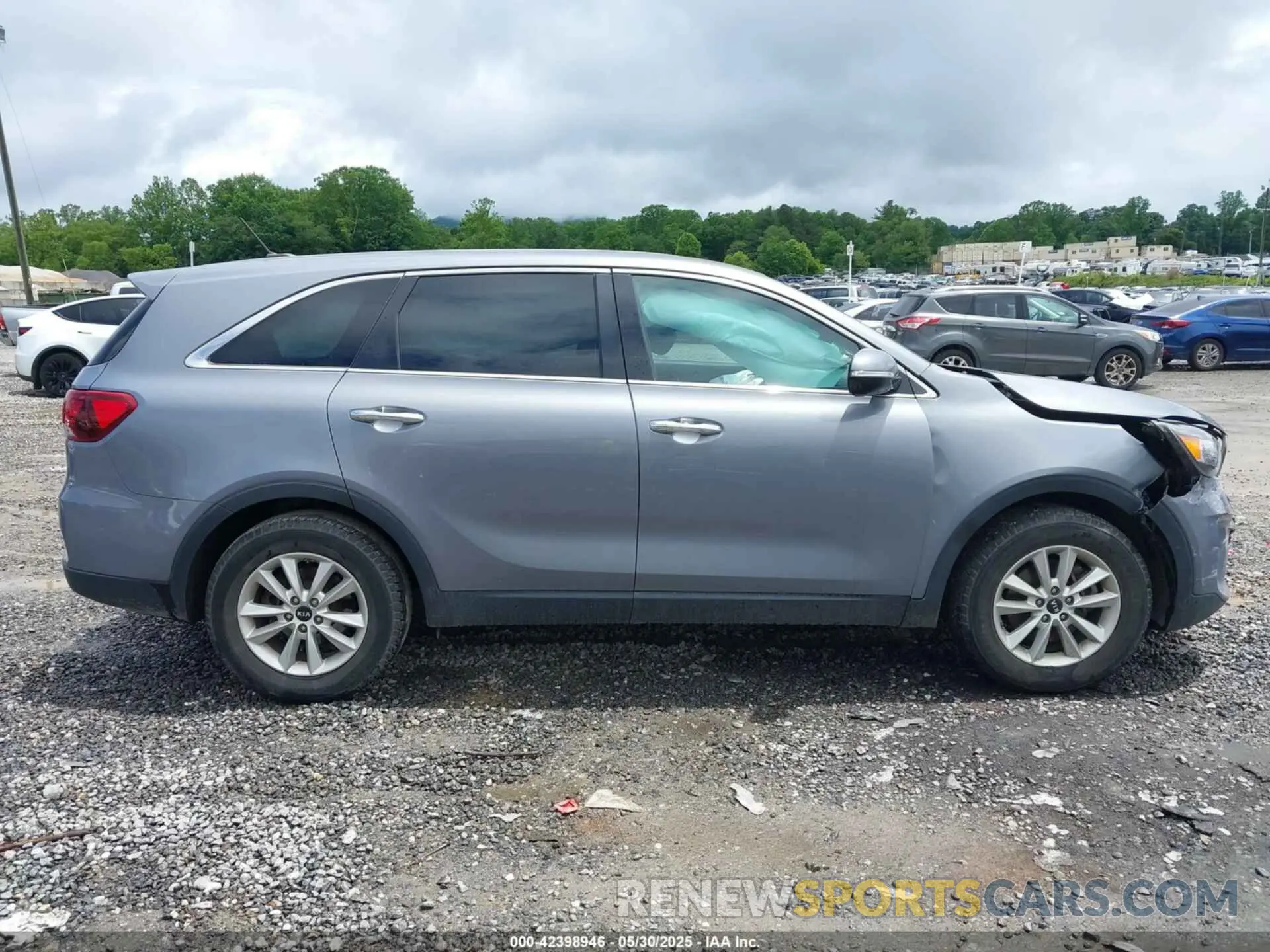 13 Photograph of a damaged car 5XYPG4A39LG652818 KIA SORENTO 2020