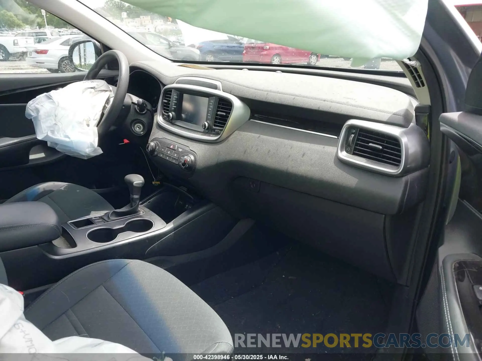 5 Photograph of a damaged car 5XYPG4A39LG652818 KIA SORENTO 2020
