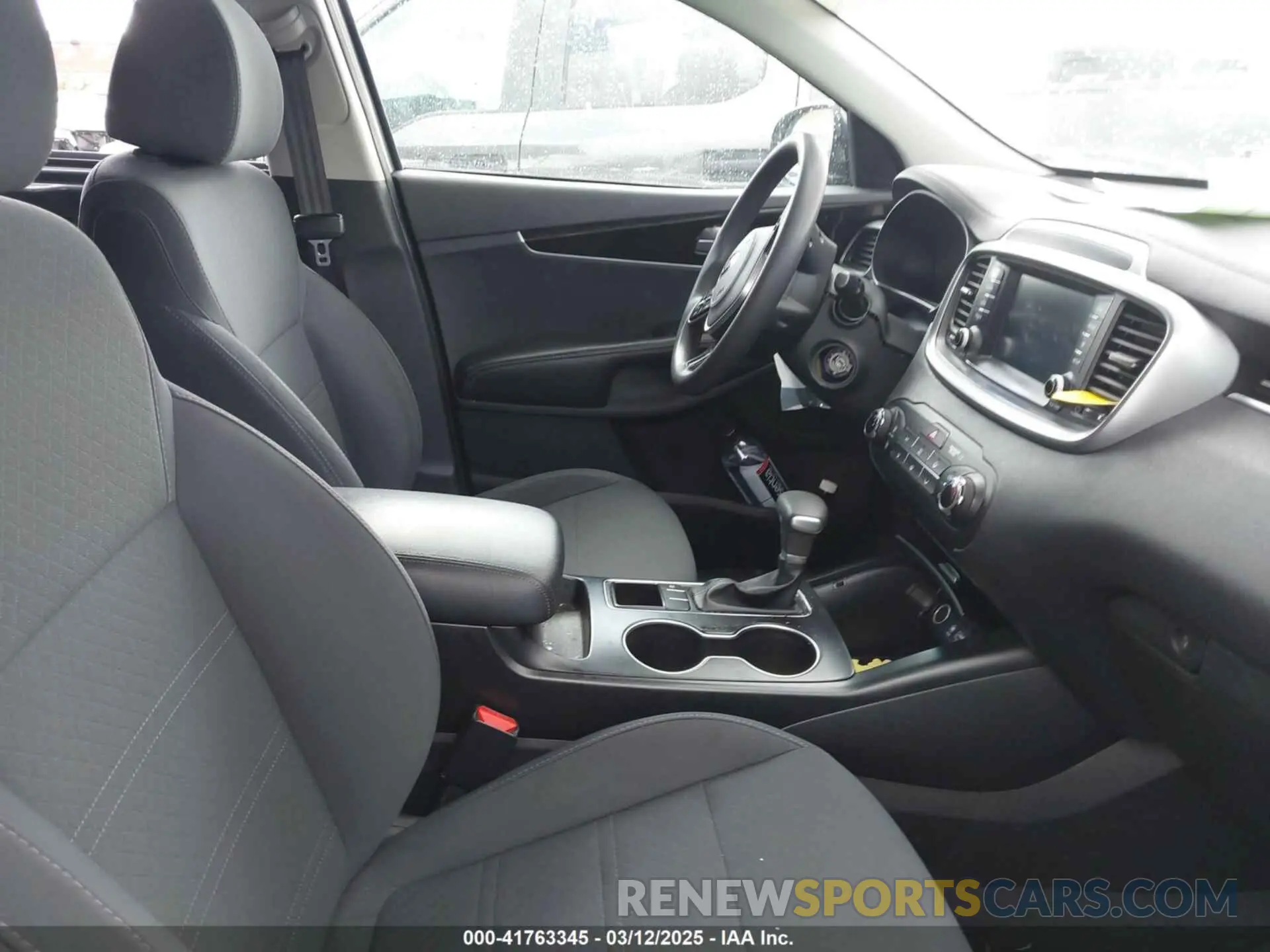 5 Photograph of a damaged car 5XYPG4A39LG654973 KIA SORENTO 2020