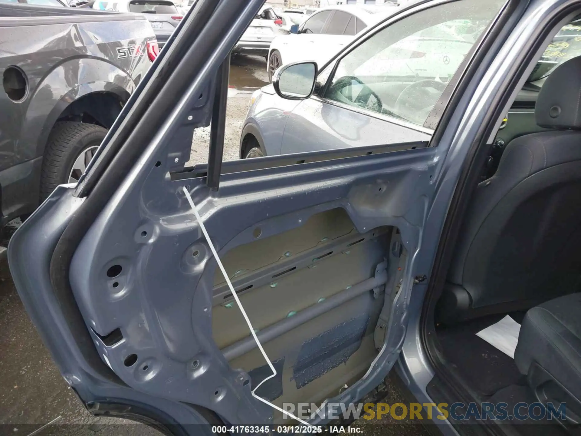 6 Photograph of a damaged car 5XYPG4A39LG654973 KIA SORENTO 2020