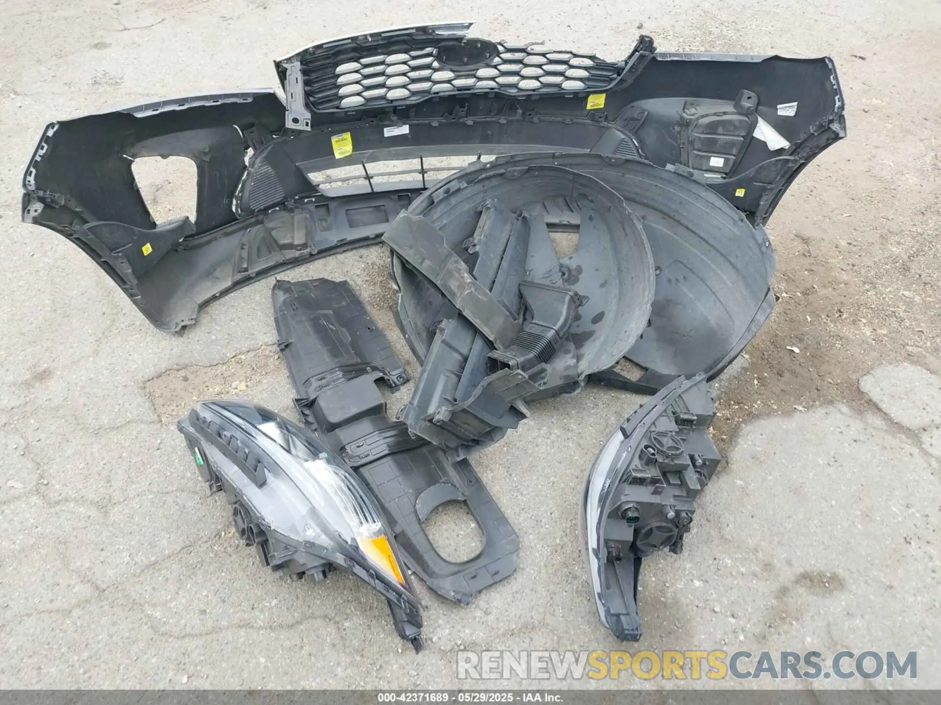 12 Photograph of a damaged car 5XYPG4A39LG669053 KIA SORENTO 2020