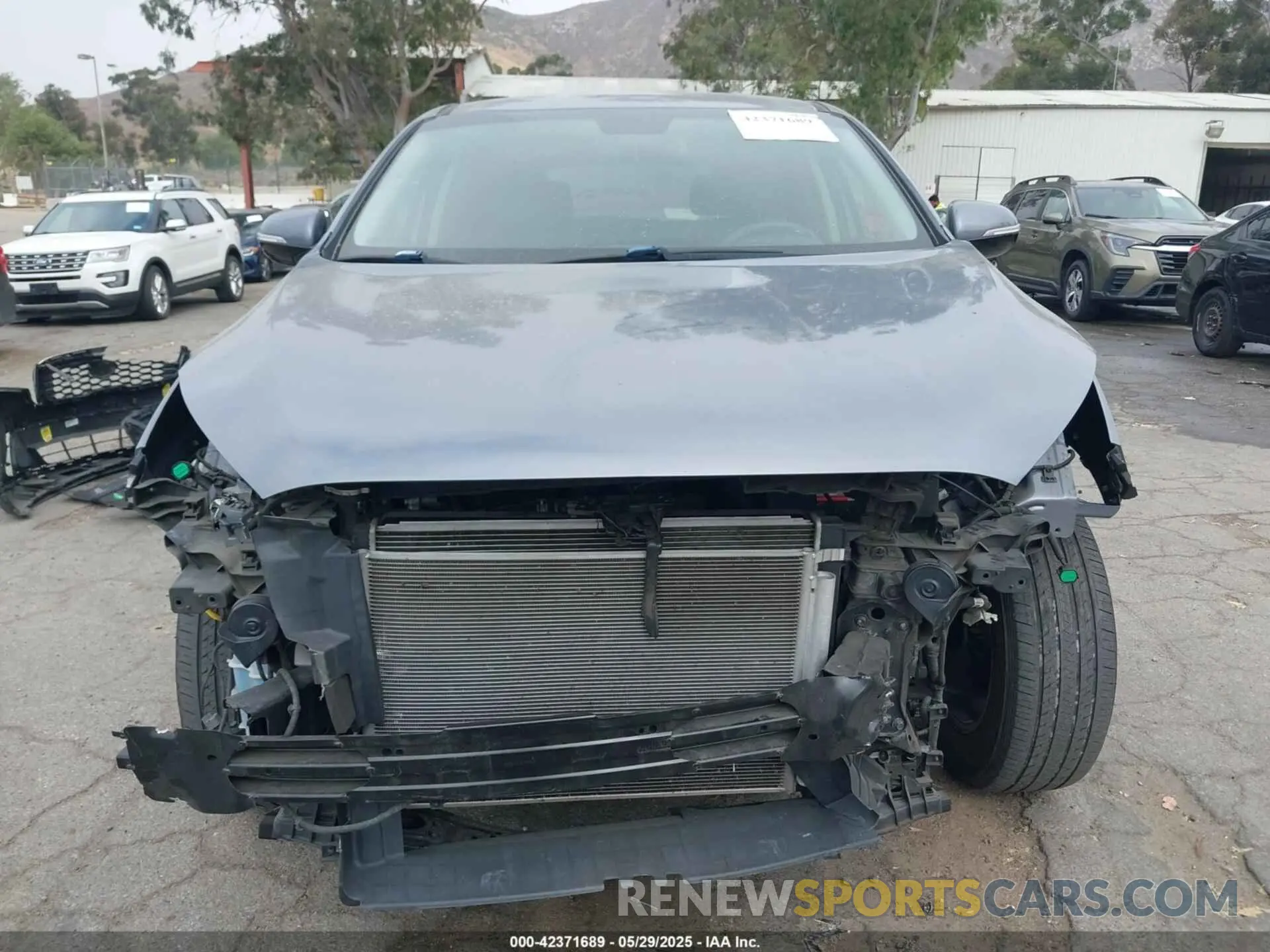 13 Photograph of a damaged car 5XYPG4A39LG669053 KIA SORENTO 2020