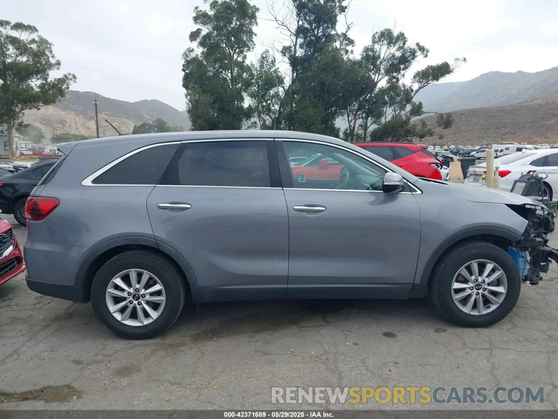 14 Photograph of a damaged car 5XYPG4A39LG669053 KIA SORENTO 2020