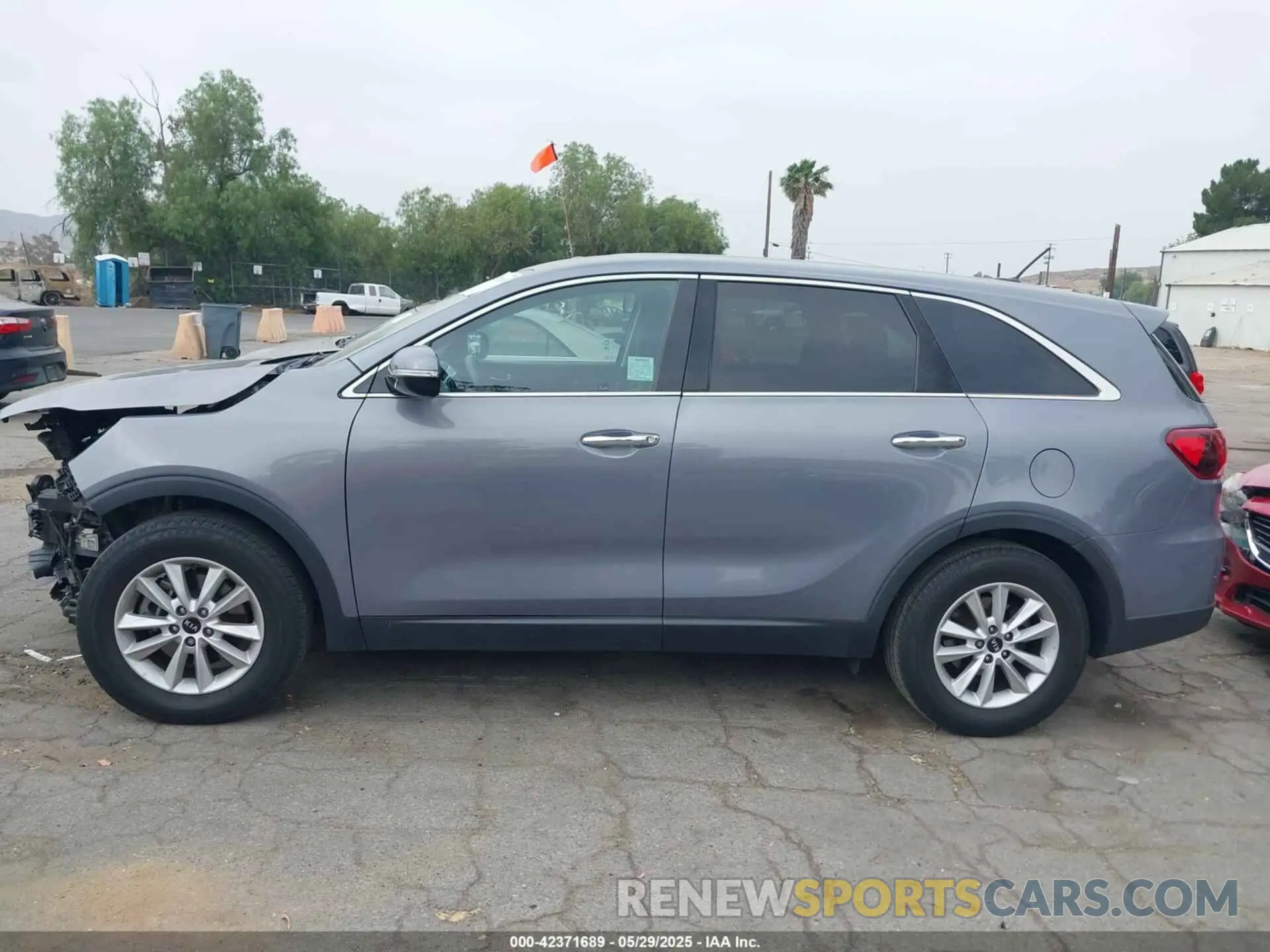 15 Photograph of a damaged car 5XYPG4A39LG669053 KIA SORENTO 2020