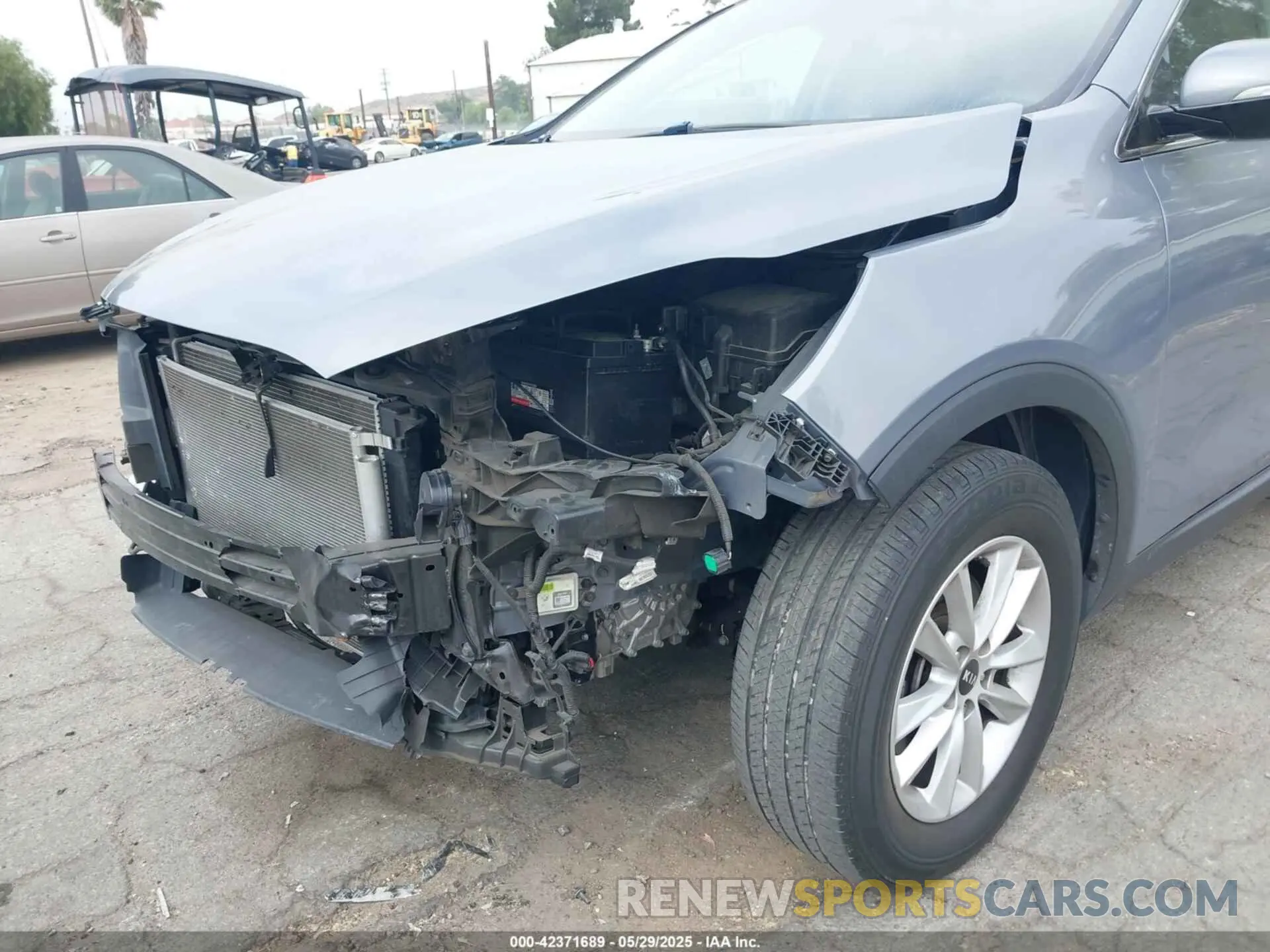 6 Photograph of a damaged car 5XYPG4A39LG669053 KIA SORENTO 2020