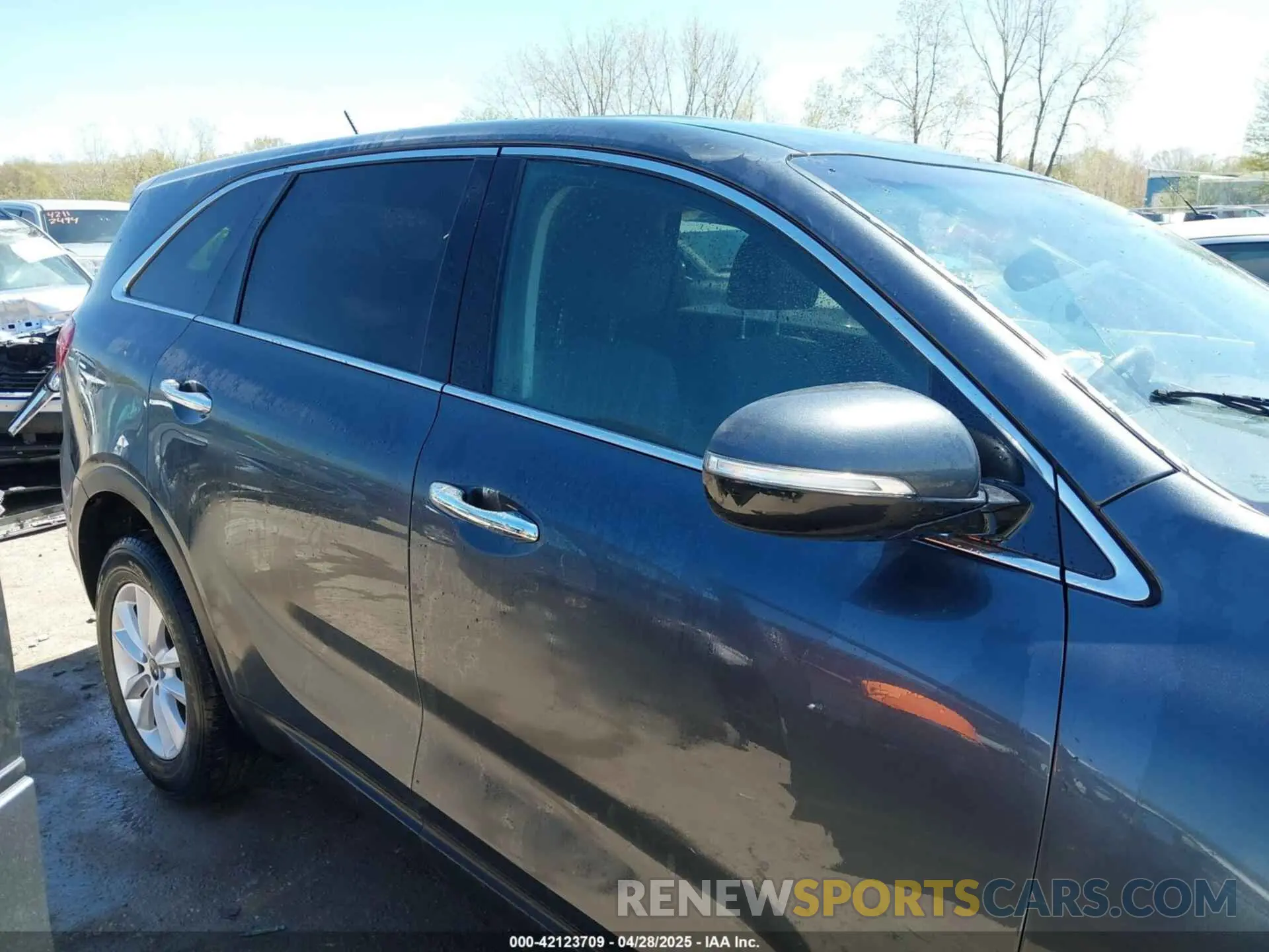 14 Photograph of a damaged car 5XYPG4A39LG681123 KIA SORENTO 2020