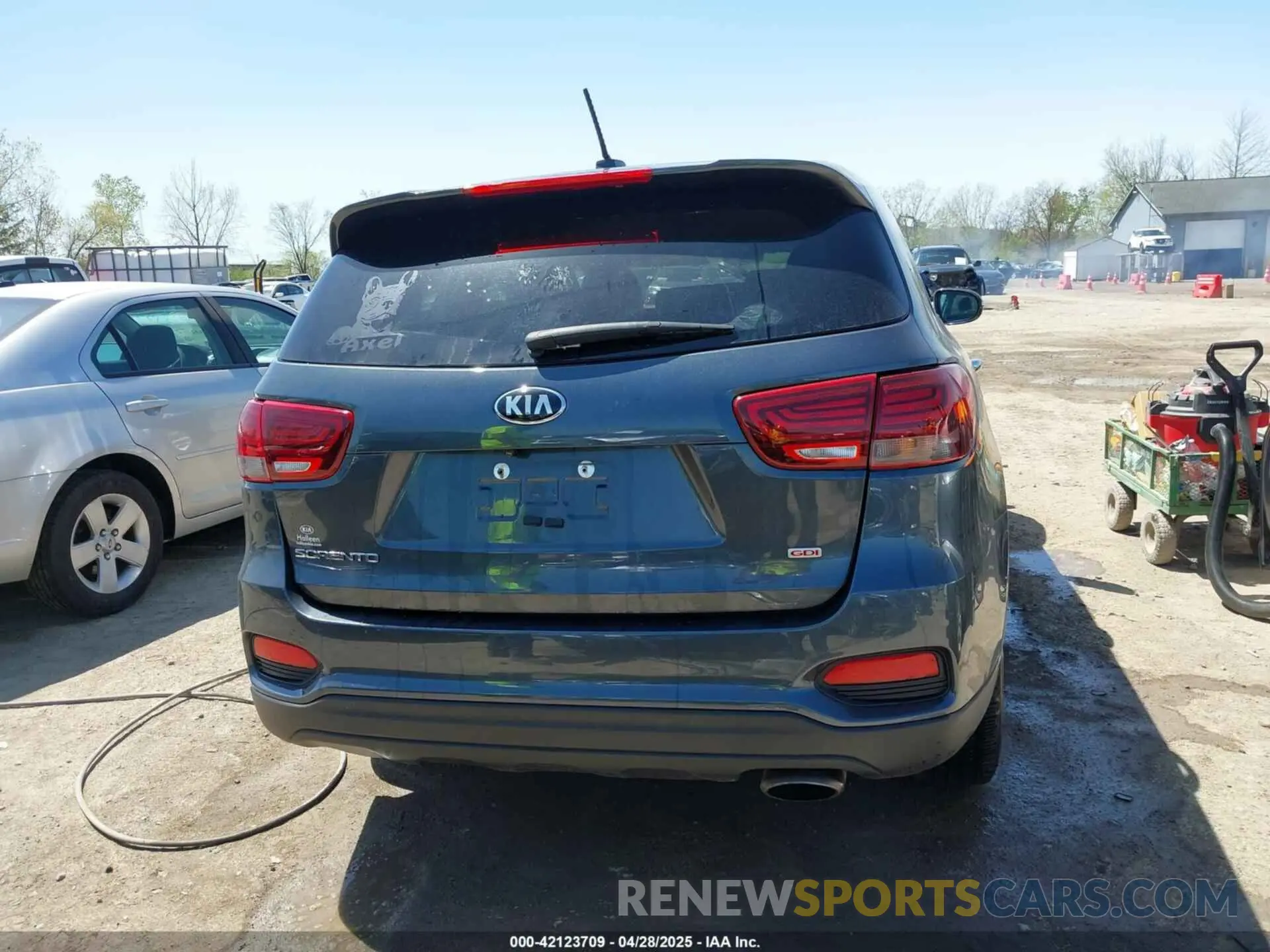 17 Photograph of a damaged car 5XYPG4A39LG681123 KIA SORENTO 2020