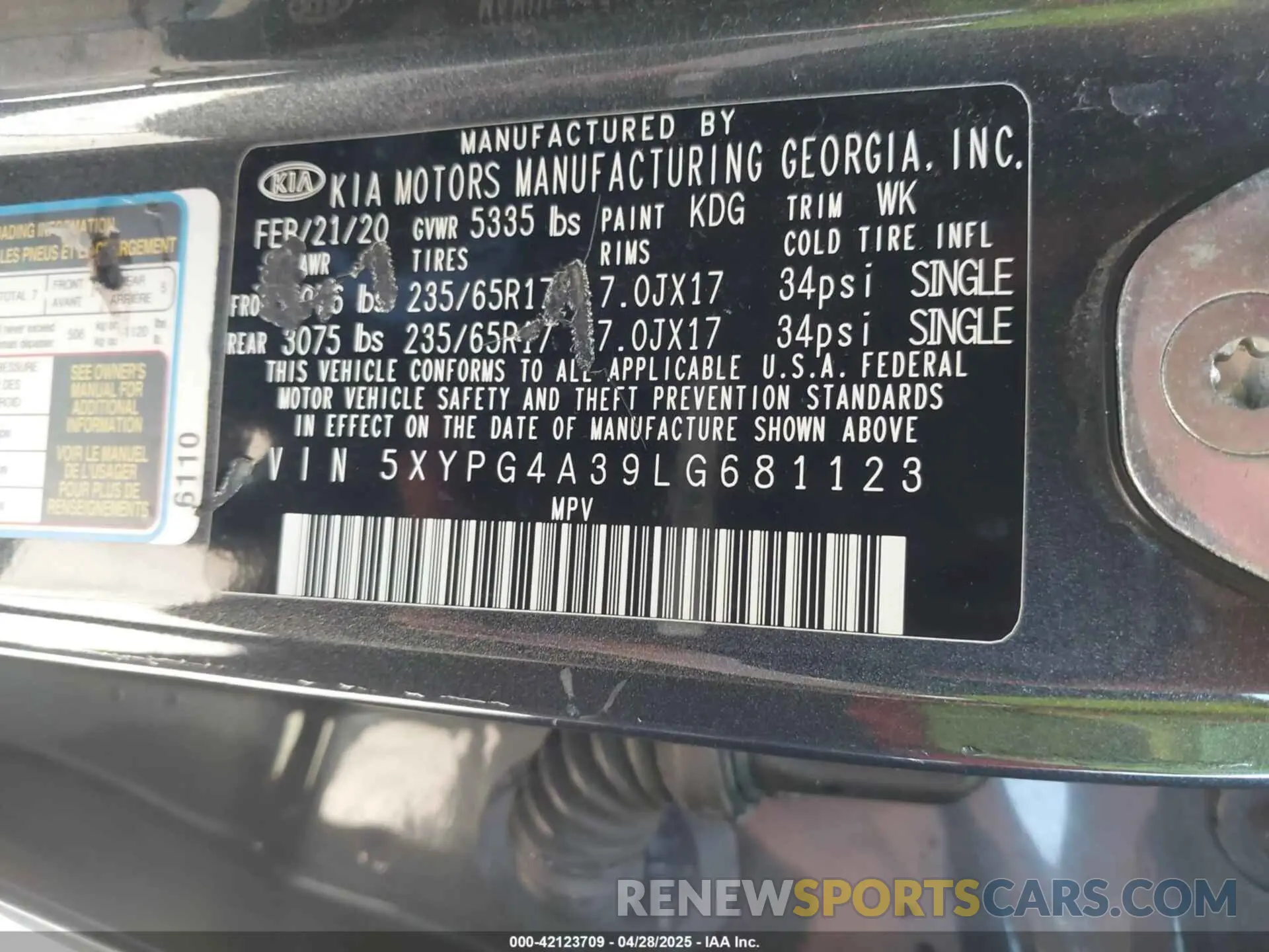 9 Photograph of a damaged car 5XYPG4A39LG681123 KIA SORENTO 2020