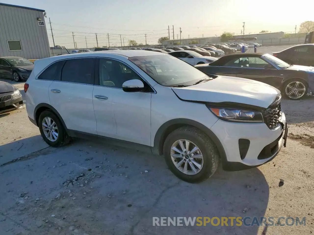 4 Photograph of a damaged car 5XYPG4A39LG681347 KIA SORENTO 2020