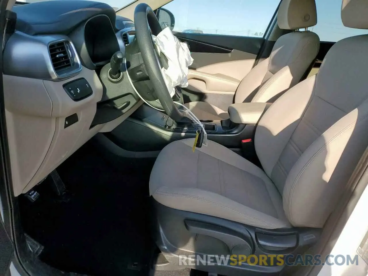 7 Photograph of a damaged car 5XYPG4A39LG681347 KIA SORENTO 2020