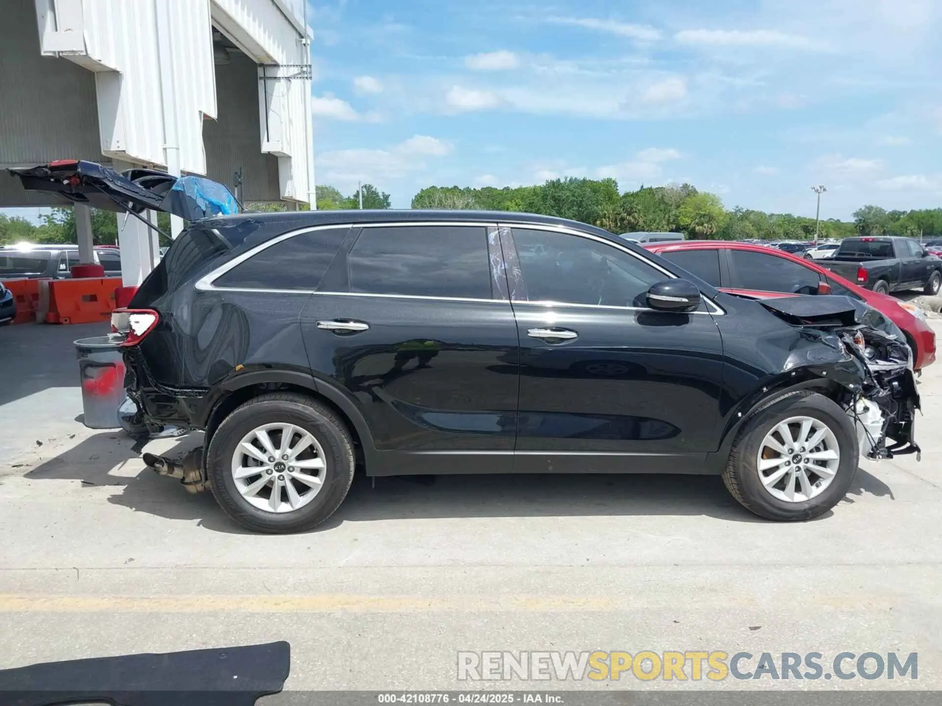 13 Photograph of a damaged car 5XYPG4A39LG685463 KIA SORENTO 2020