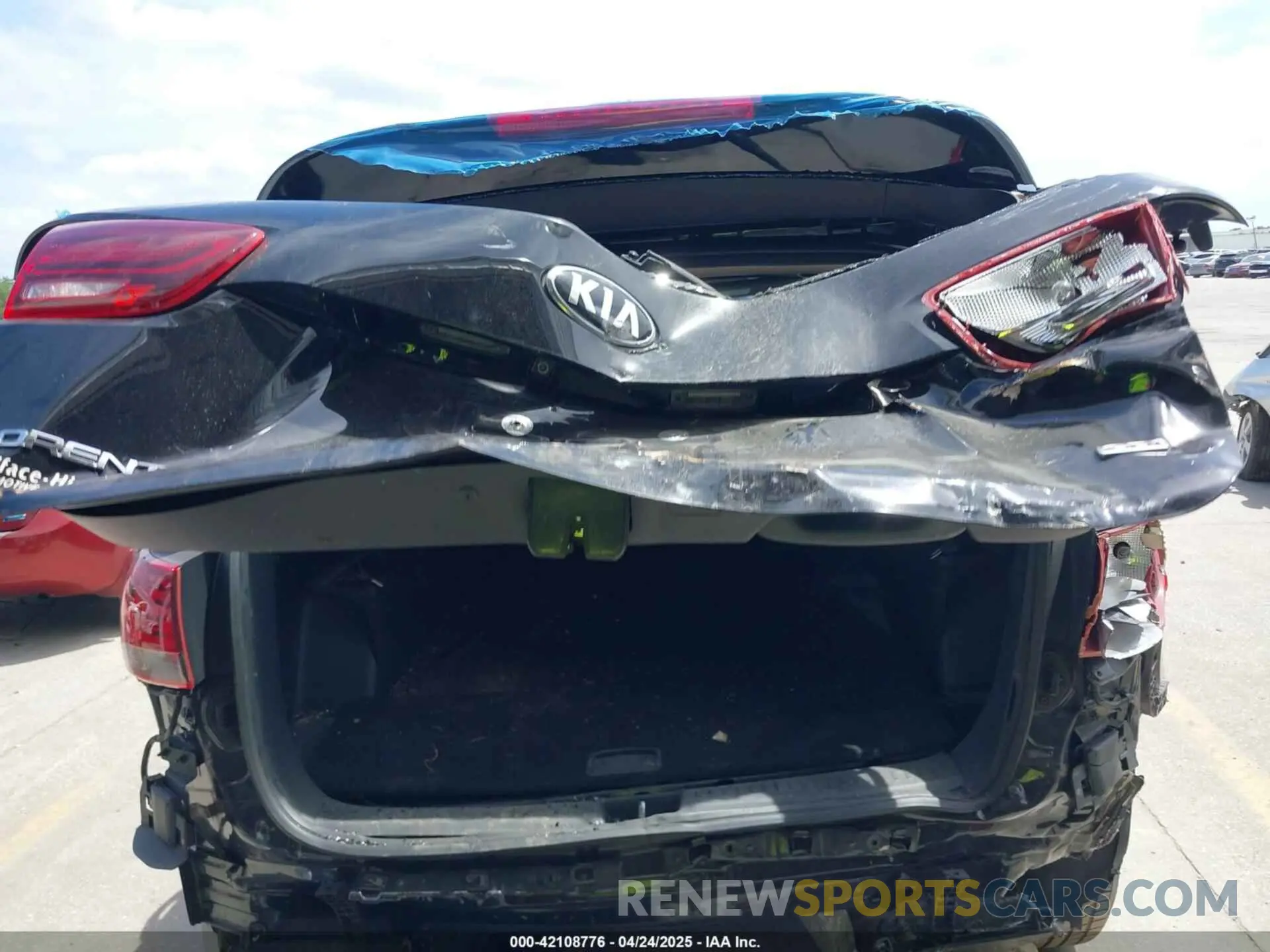 16 Photograph of a damaged car 5XYPG4A39LG685463 KIA SORENTO 2020