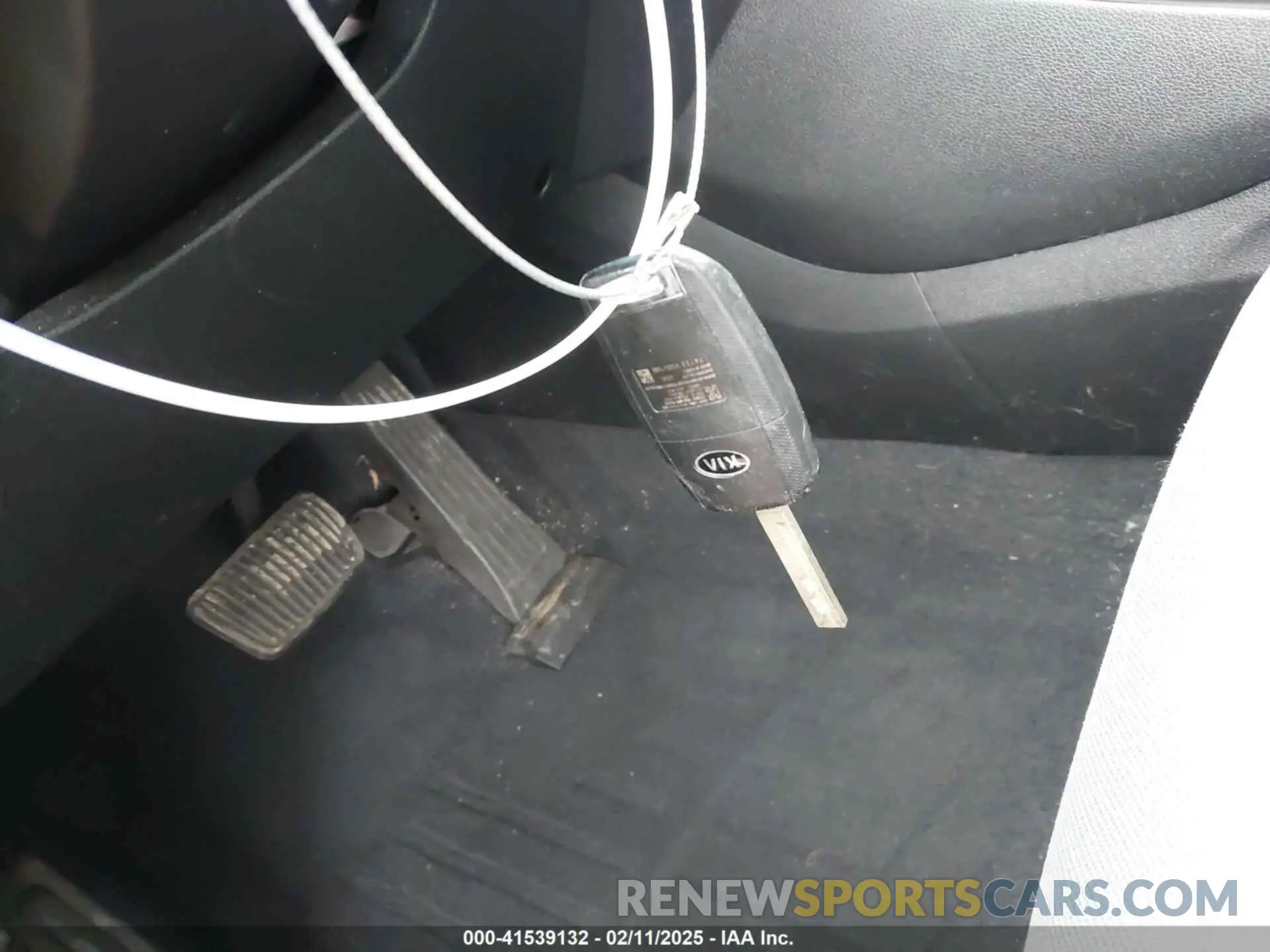 11 Photograph of a damaged car 5XYPG4A39LG688184 KIA SORENTO 2020